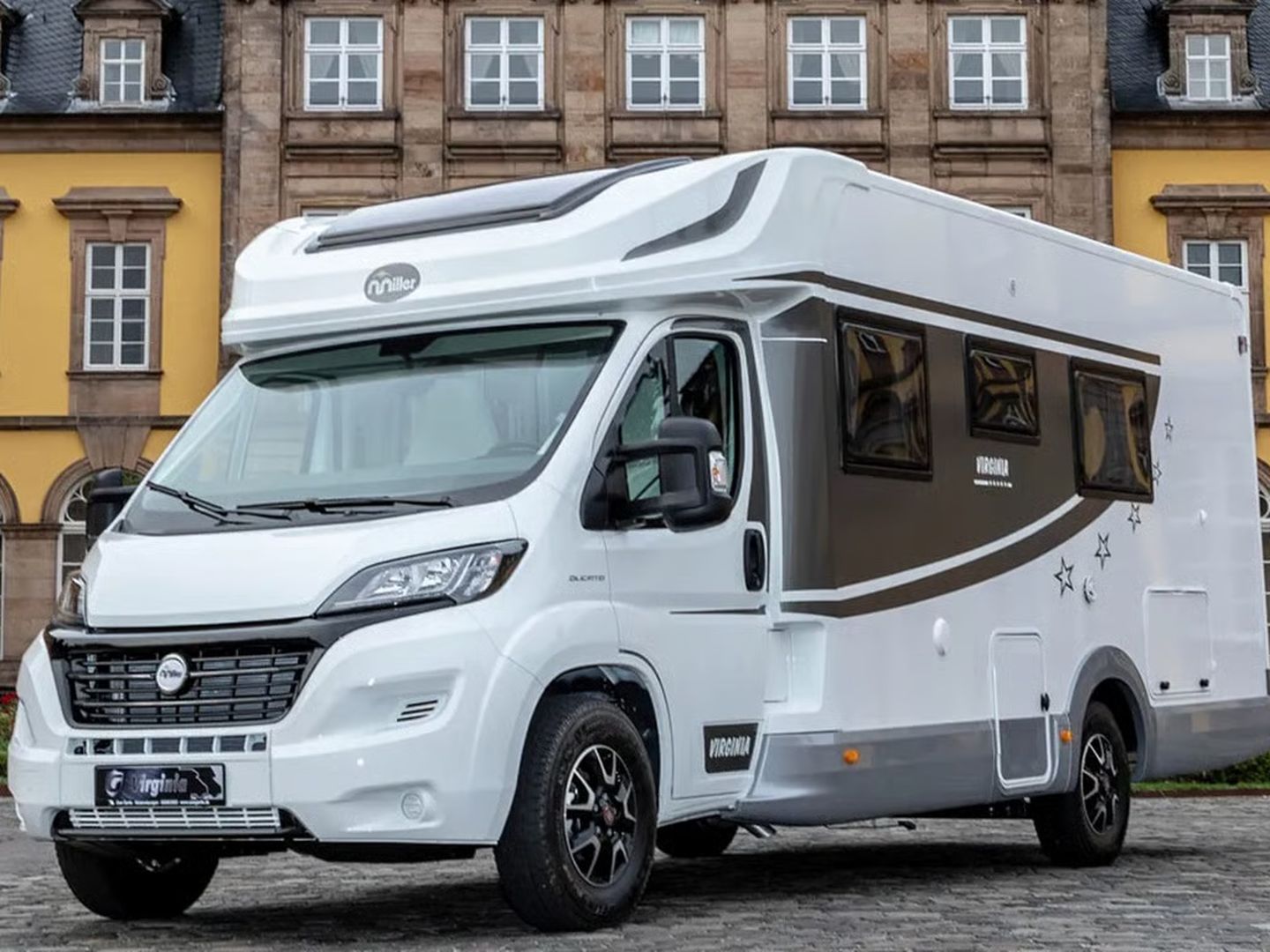 Ein Wohnmobil in der Totalaufnahme
