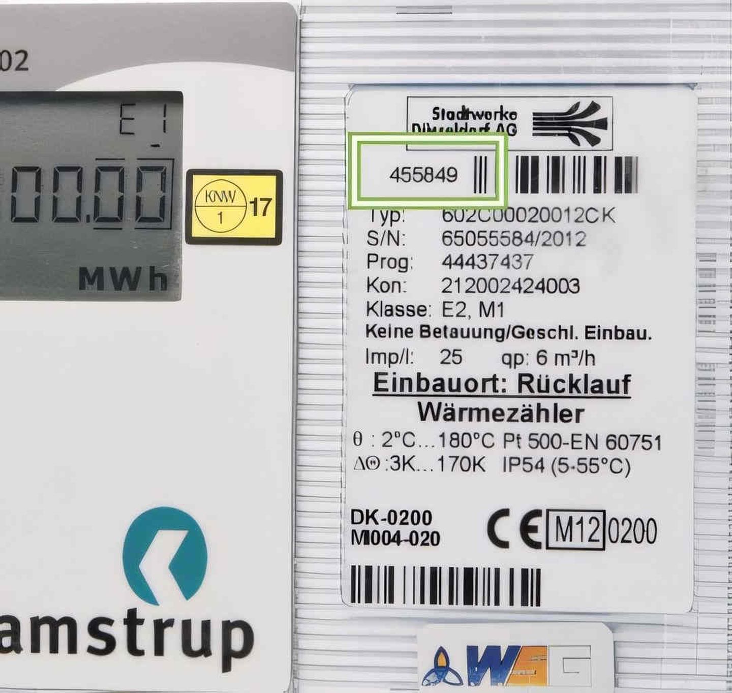 Fernwärmezähler mit markierter Zählernummer