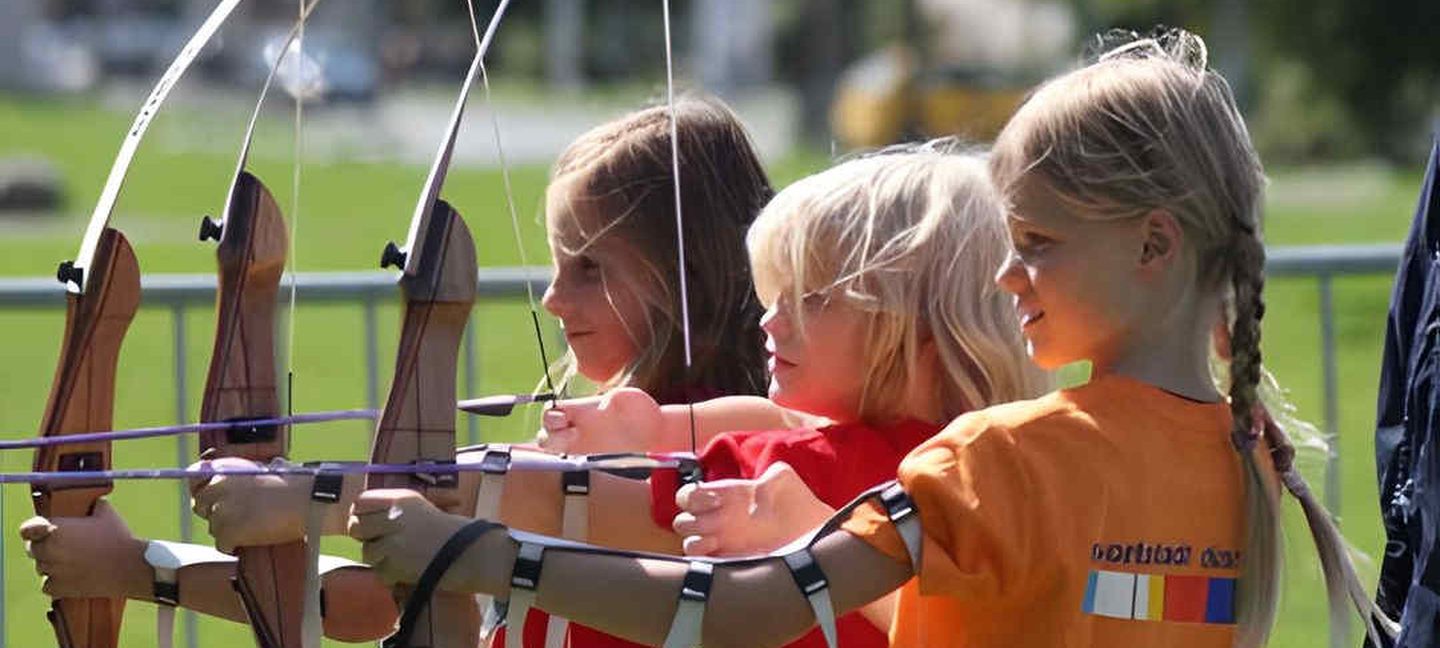 Kids in Action: Ganz gespannt beim Bogenschießen