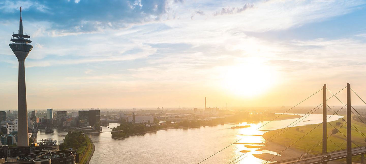 Panorama Rhein, Rheinturm und Brücke Düsseldorf