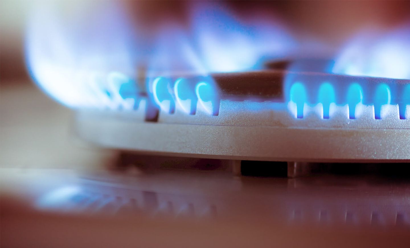 Gasherd mit blauen Gasflammen