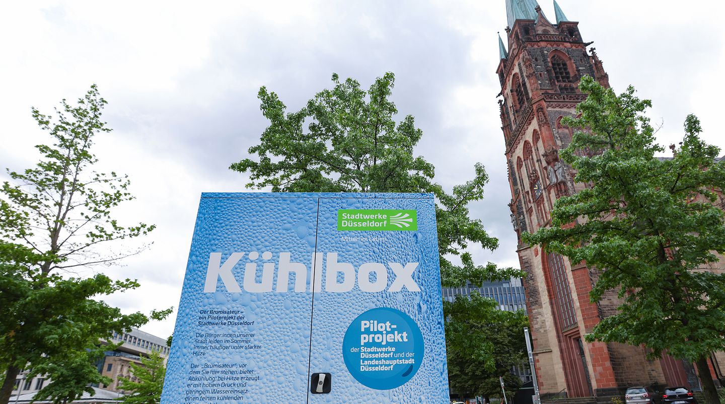 Der Brumisateur am Kirchplatz in Düsseldorf Friedrichstadt