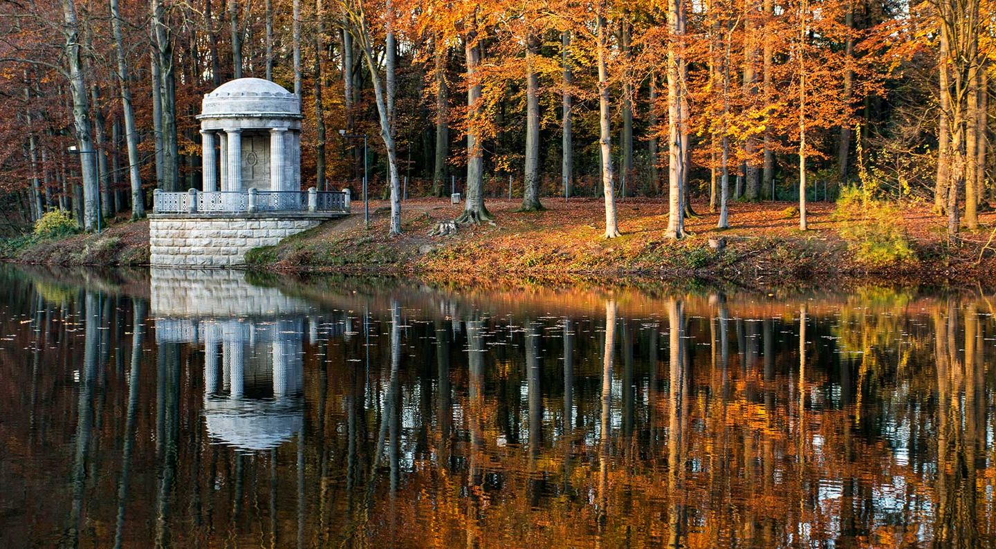 See-Panorama mit Deuss-Tempel in Krefeld © Manninx via Getty Images