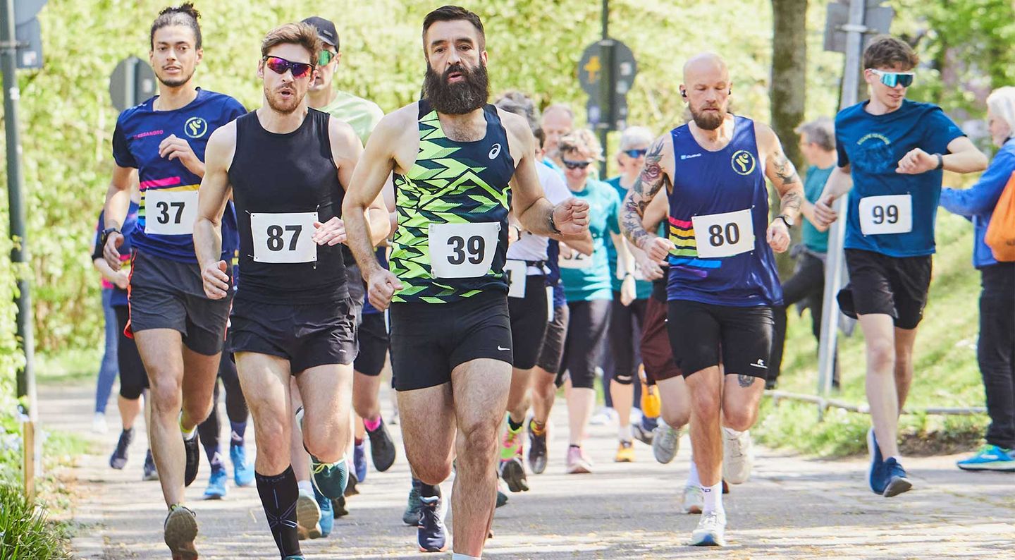 Läufer des Düssel-Cups bei einem Wettrennen ©Moritz Leick