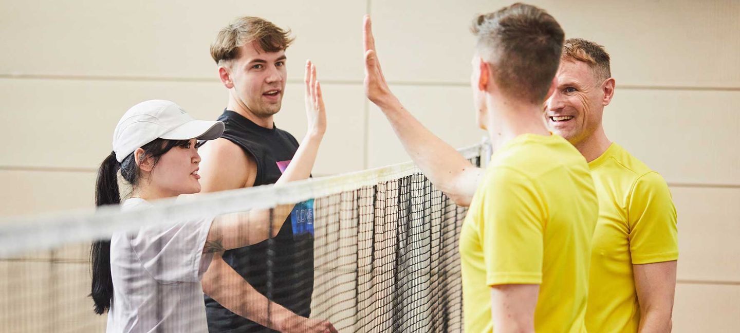 Badminton-Spieler:innen beim Düssel-Cup ©Moritz Leick