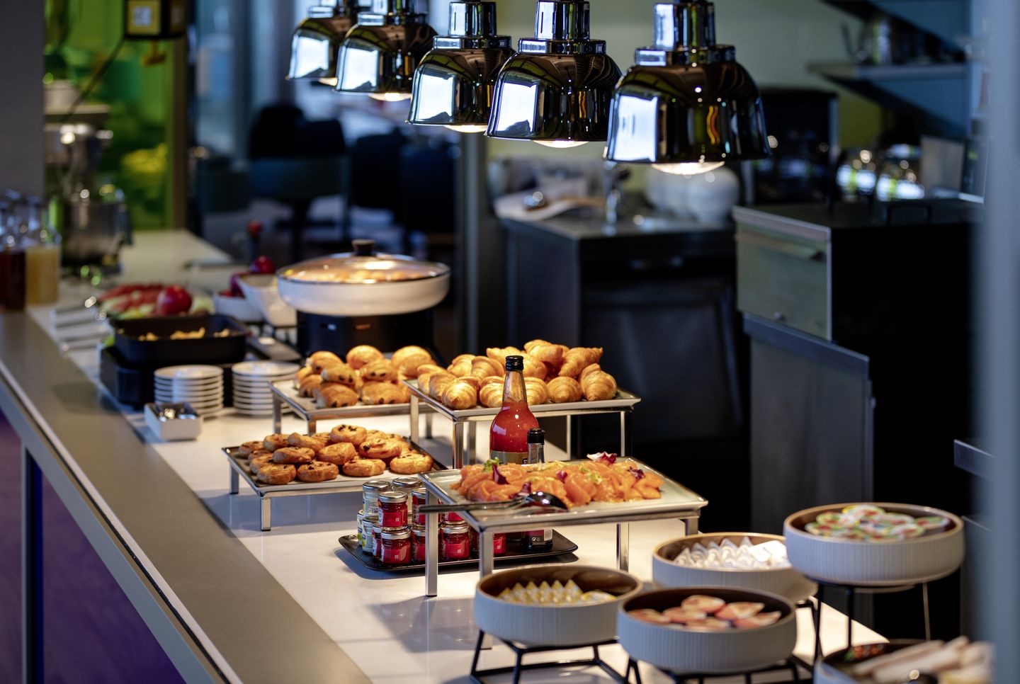 Frühstücksbuffet in der ROOF-Bar im b'mine in Düsseldorf