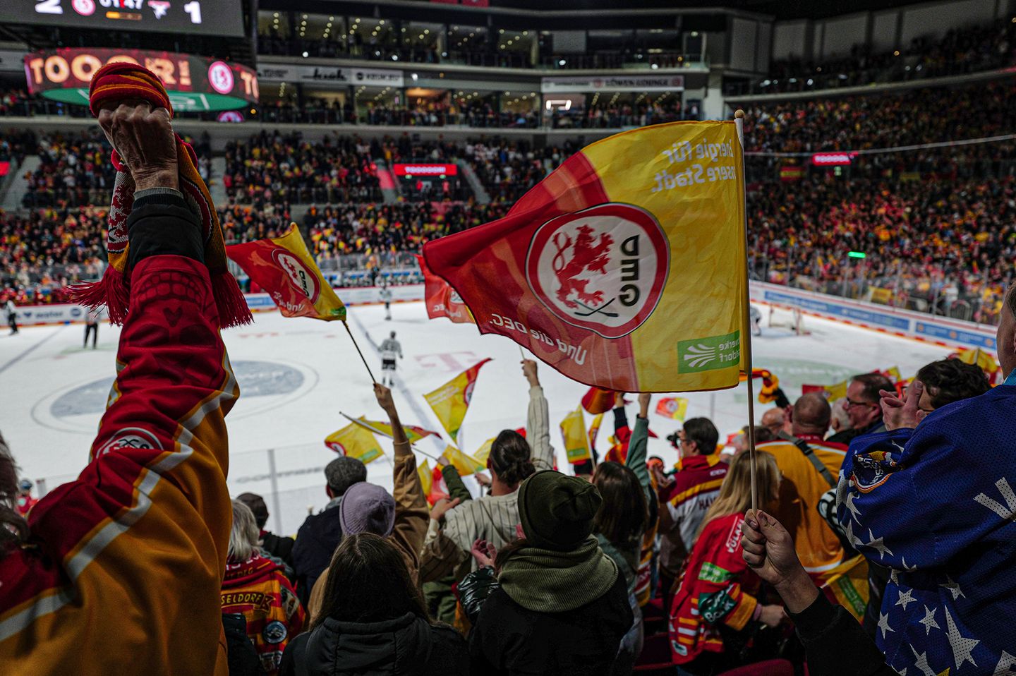 DEG_Fansszene_Fahnen