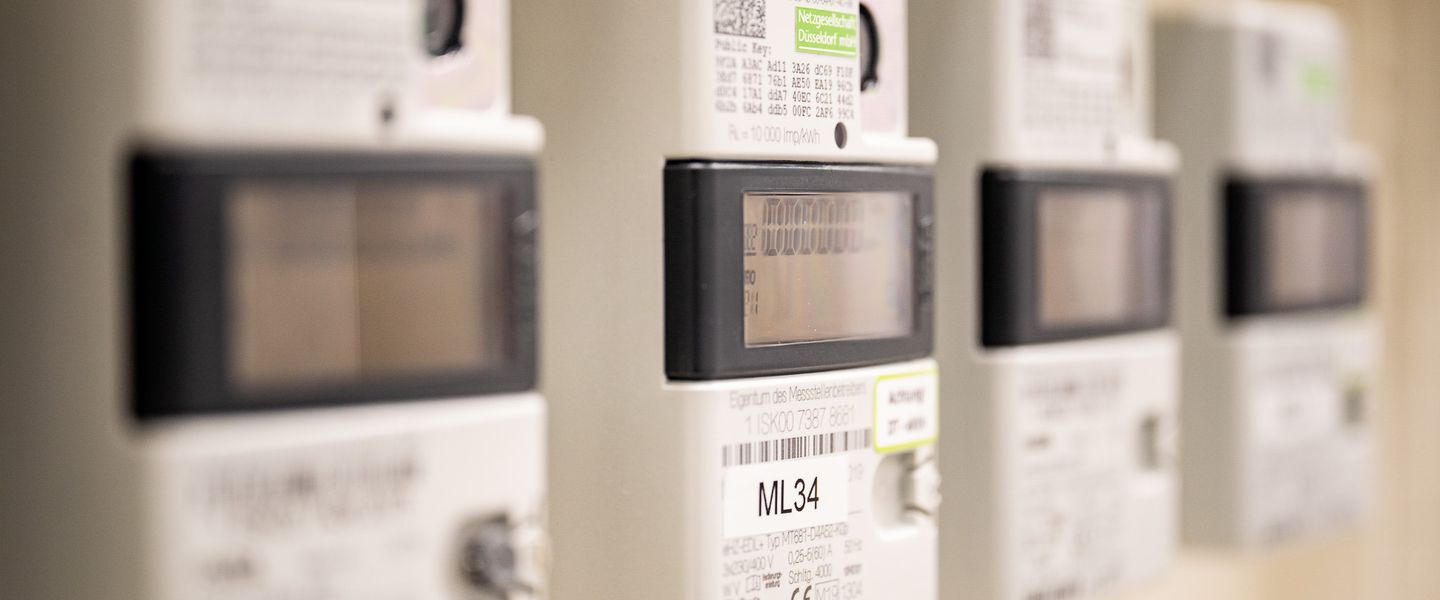 Moderne Stromzähler, sogenannte Intelligente Messsysteme, hängen an der Wand. © Stadtwerke Düsseldorf © Stadtwerke Düsseldorf