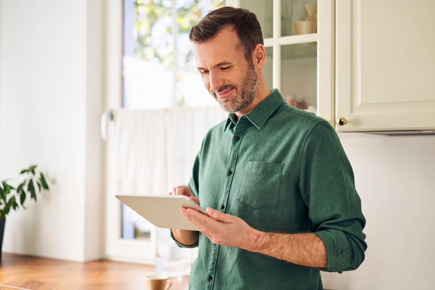 Photovoltaik-Thermografie: Aufnahme einer PV-Anlage auf dem Dach eines Wohnhauses. © Westend61 / Westend61 via GettyImages