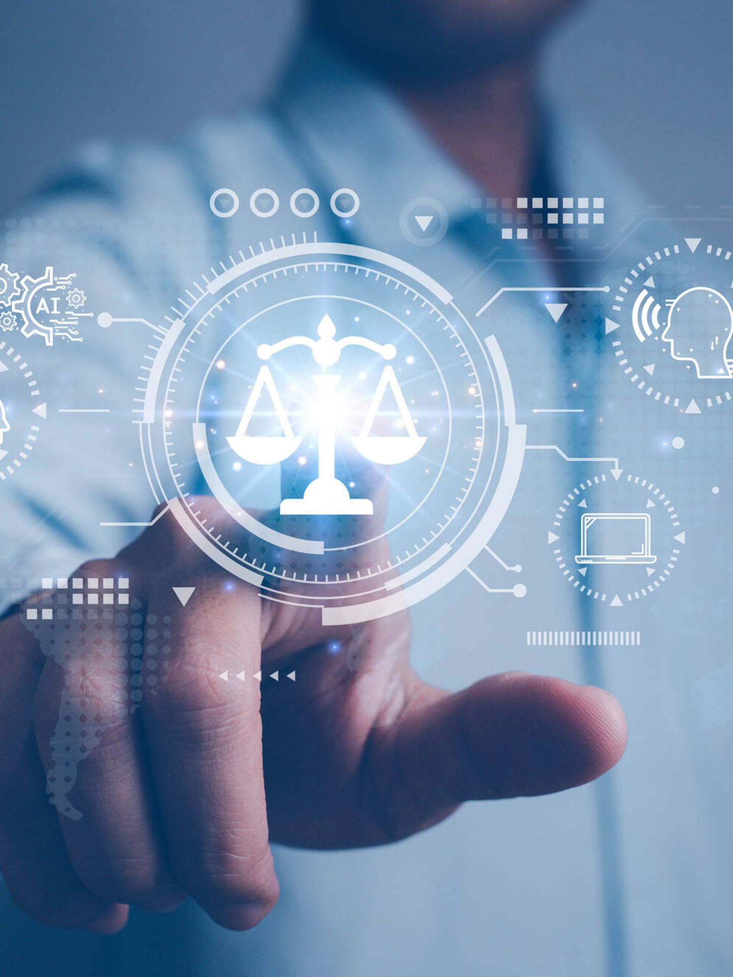 Eine Person tippt auf ein digitales Symbol mit Waage, umgeben von Icons zu künstlicher Intelligenz. © Suriya Phosri / iStock / Getty Images Plus via Getty Images © Suriya Phosri / iStock / Getty Images Plus via Getty Images
