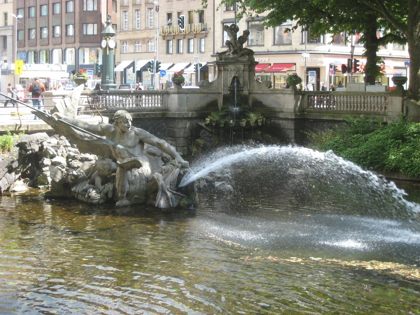 Tritonenbrunnen am Kö-Graben an der Königsallee in Düsseldorf Düsseldorf Tourismus GmbH