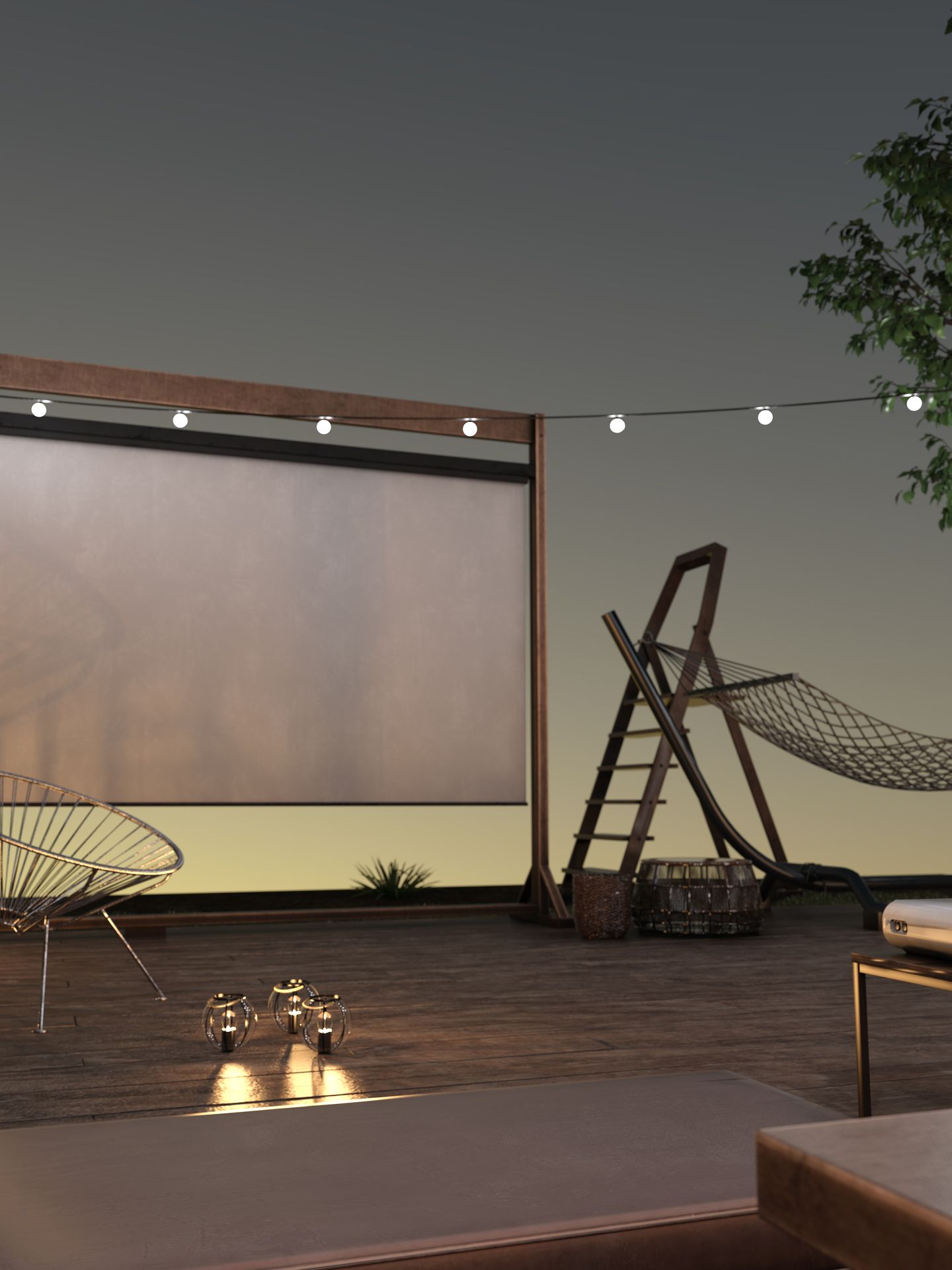 Freiluftkino mit Leinwand, Lichterkette und Sitzbereich bei Abendstimmung Vac1 via Getty Images