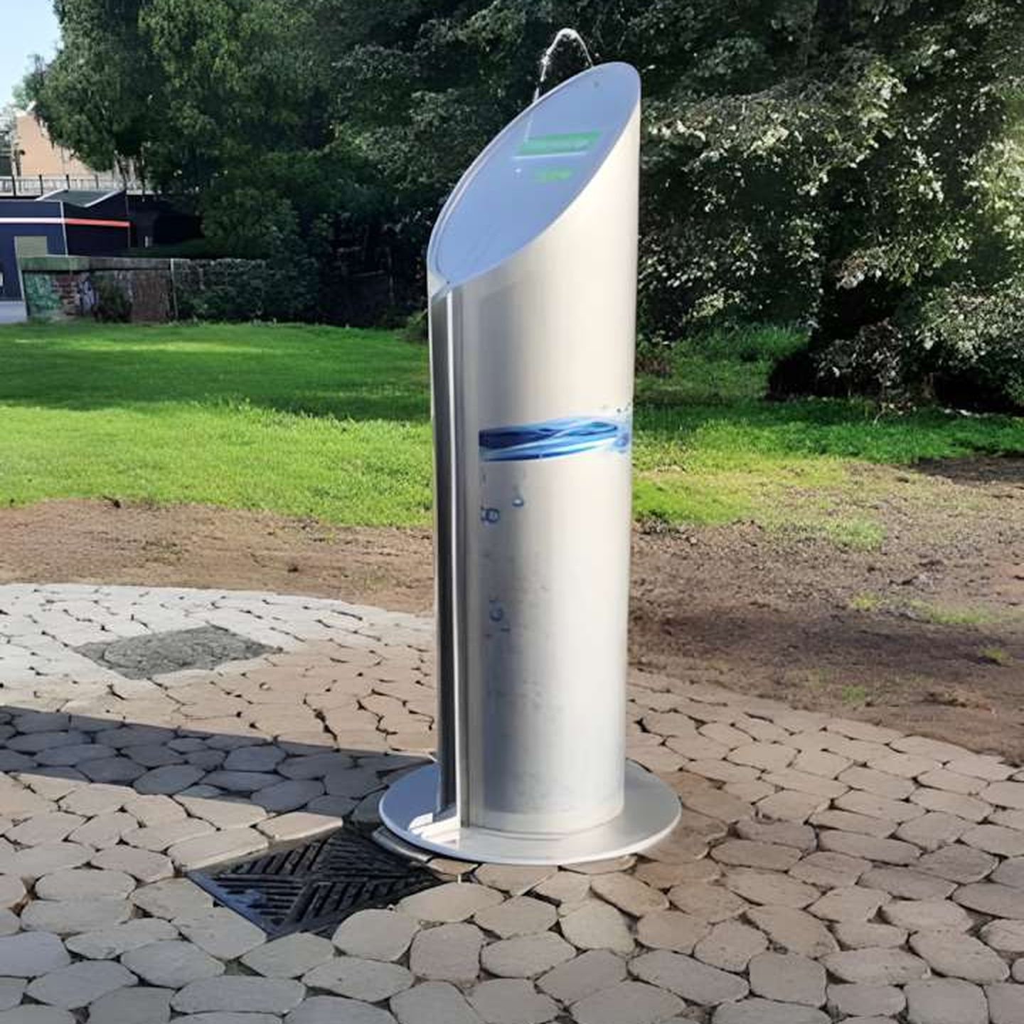 Trinkwasserbrunnen der Stadtwerke Düsseldorf am Volksgarten (Zeitfeld)