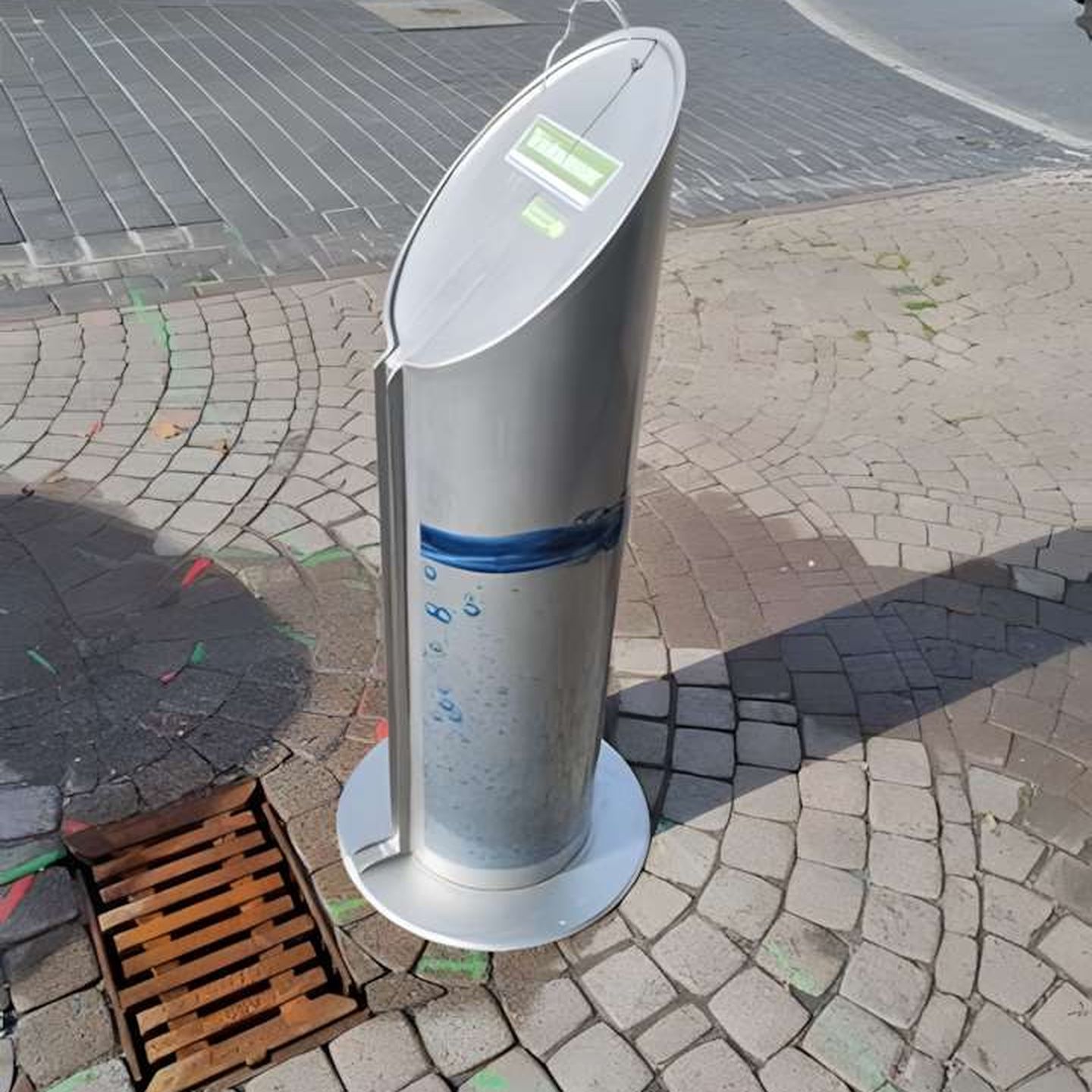 Trinkwasserbrunnen der Stadtwerke Düsseldorf am Getrudisplatz in Eller