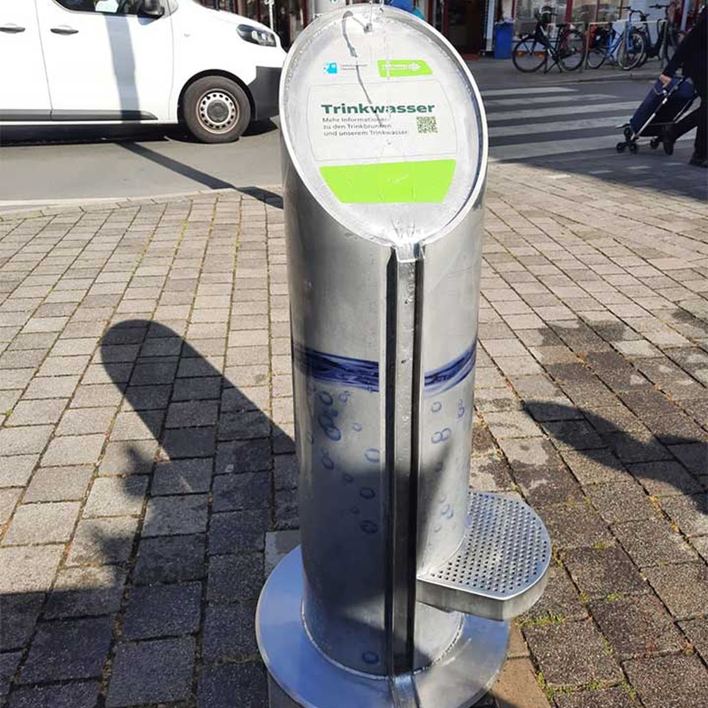 Trinkbrunnen der Stadtwerke Düsseldorf am Benrather Markt