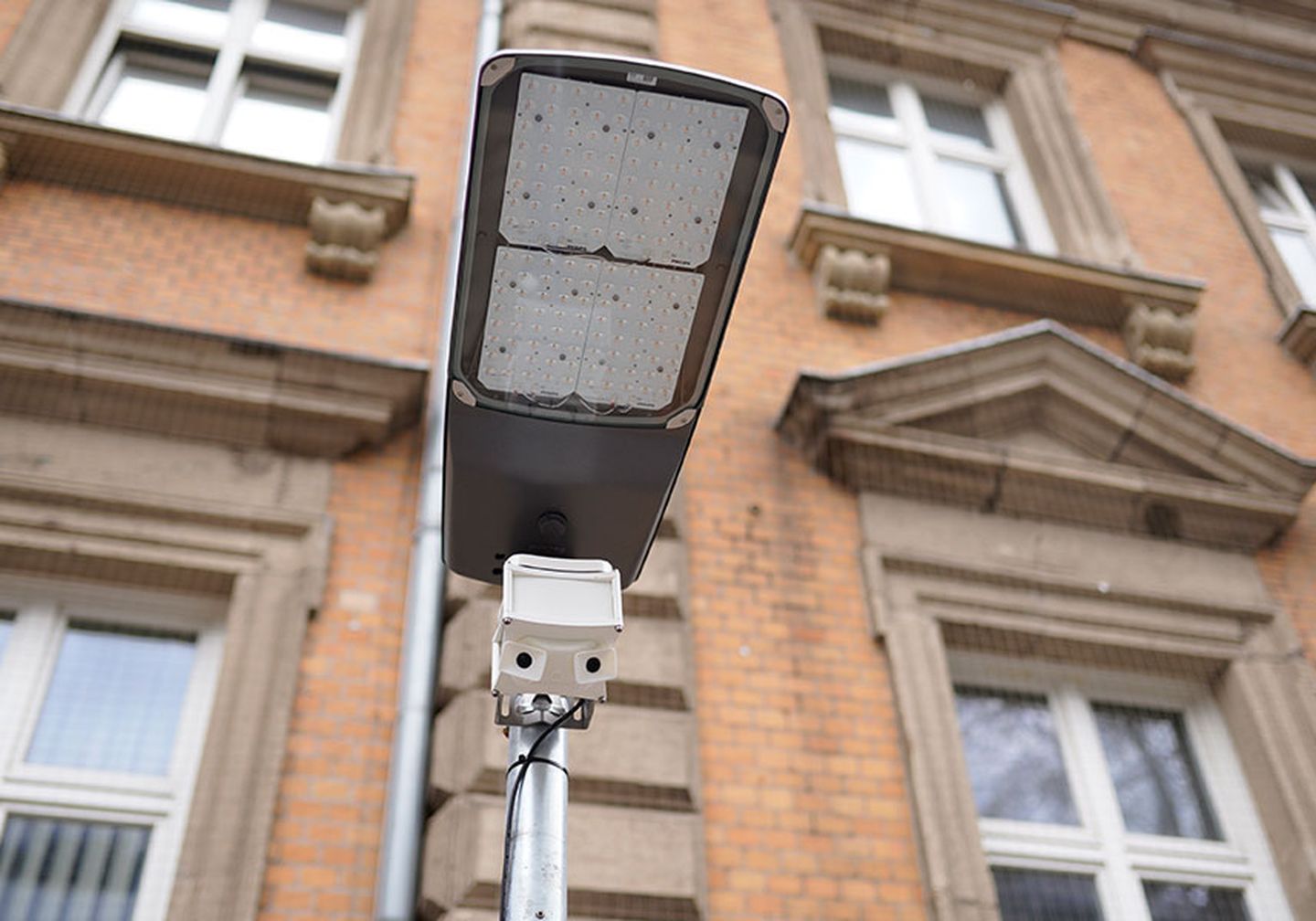 Ein Parkraumsensor am Fürstenwall in Düsseldorf