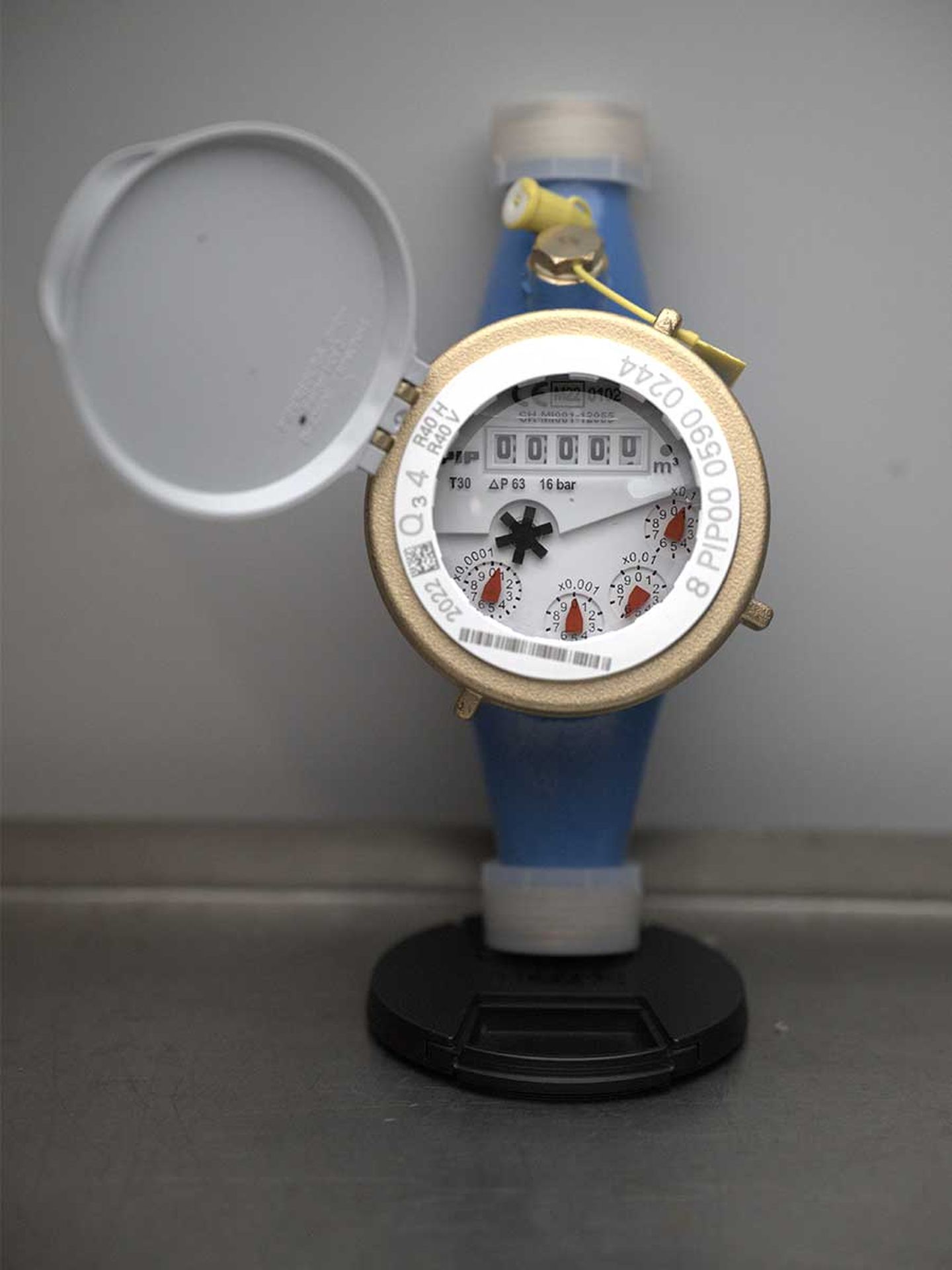 Ein Wasserzähler am Anschluss