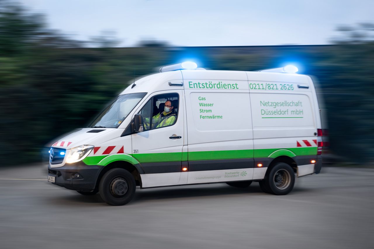 Transporter der NGD mit Warnlicht