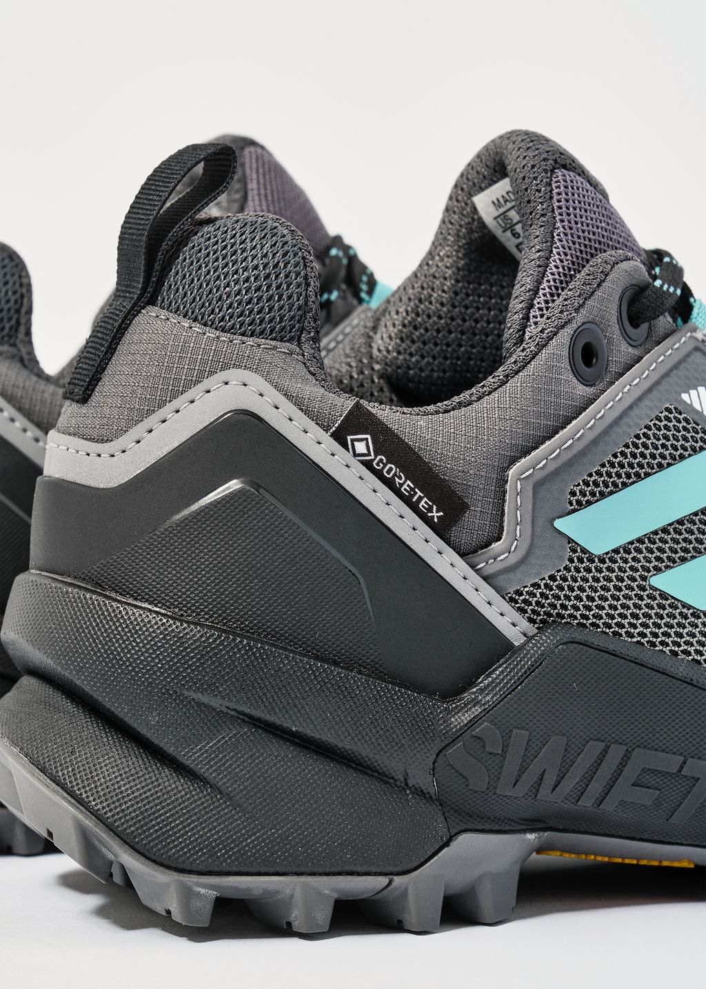 ARTIFX J エリザベス adidas Terrex Swift R3 GORE-TEX Shoes