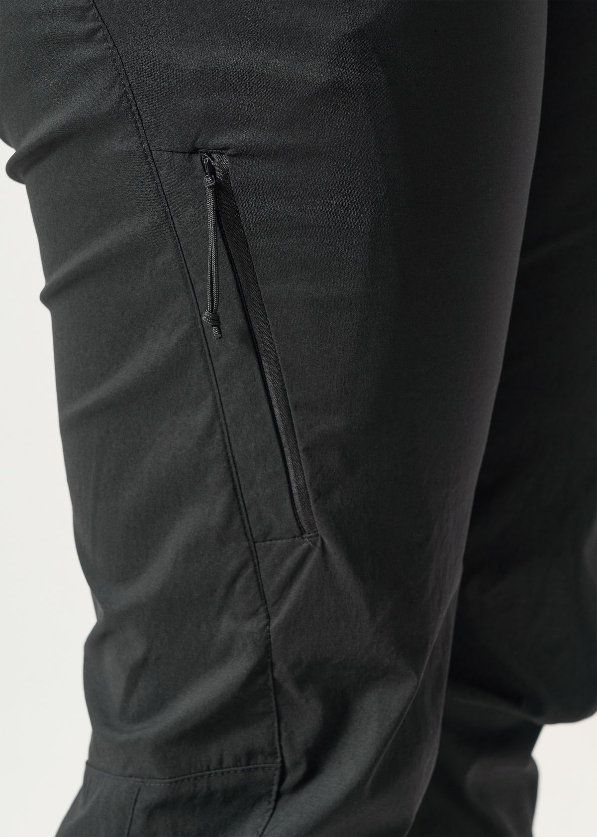 Zipped thigh pockets