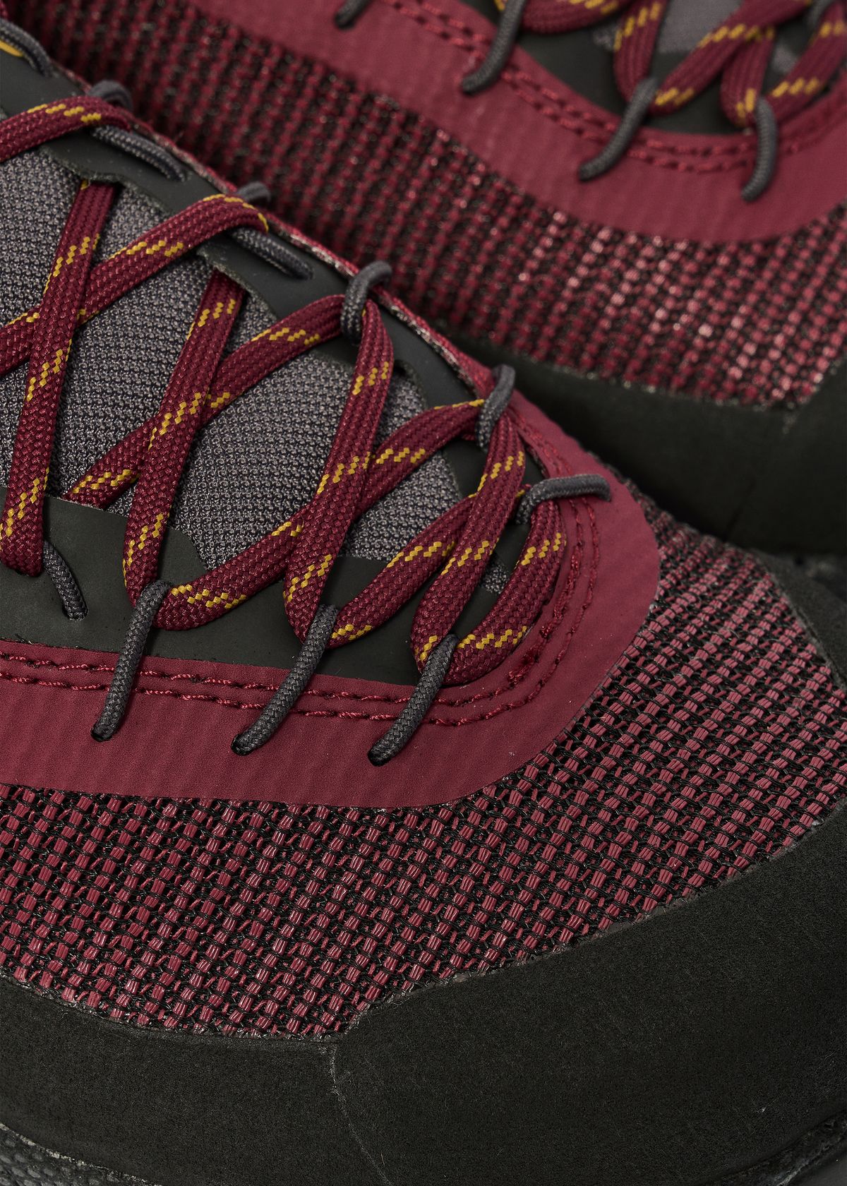 To-the-toe lace closure    