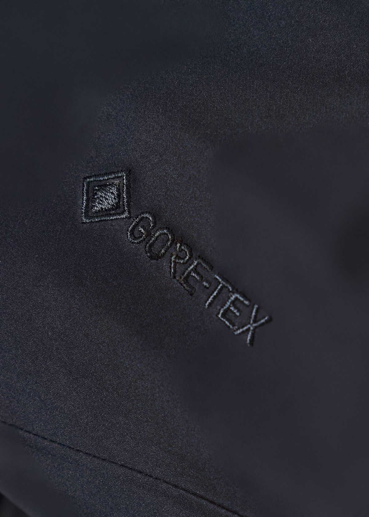 GORE-TEX 3-layer waterproof protection 