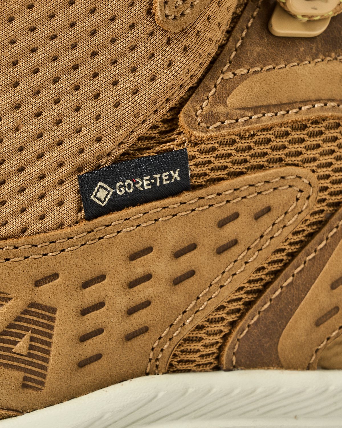 GORE-TEX waterproof protection