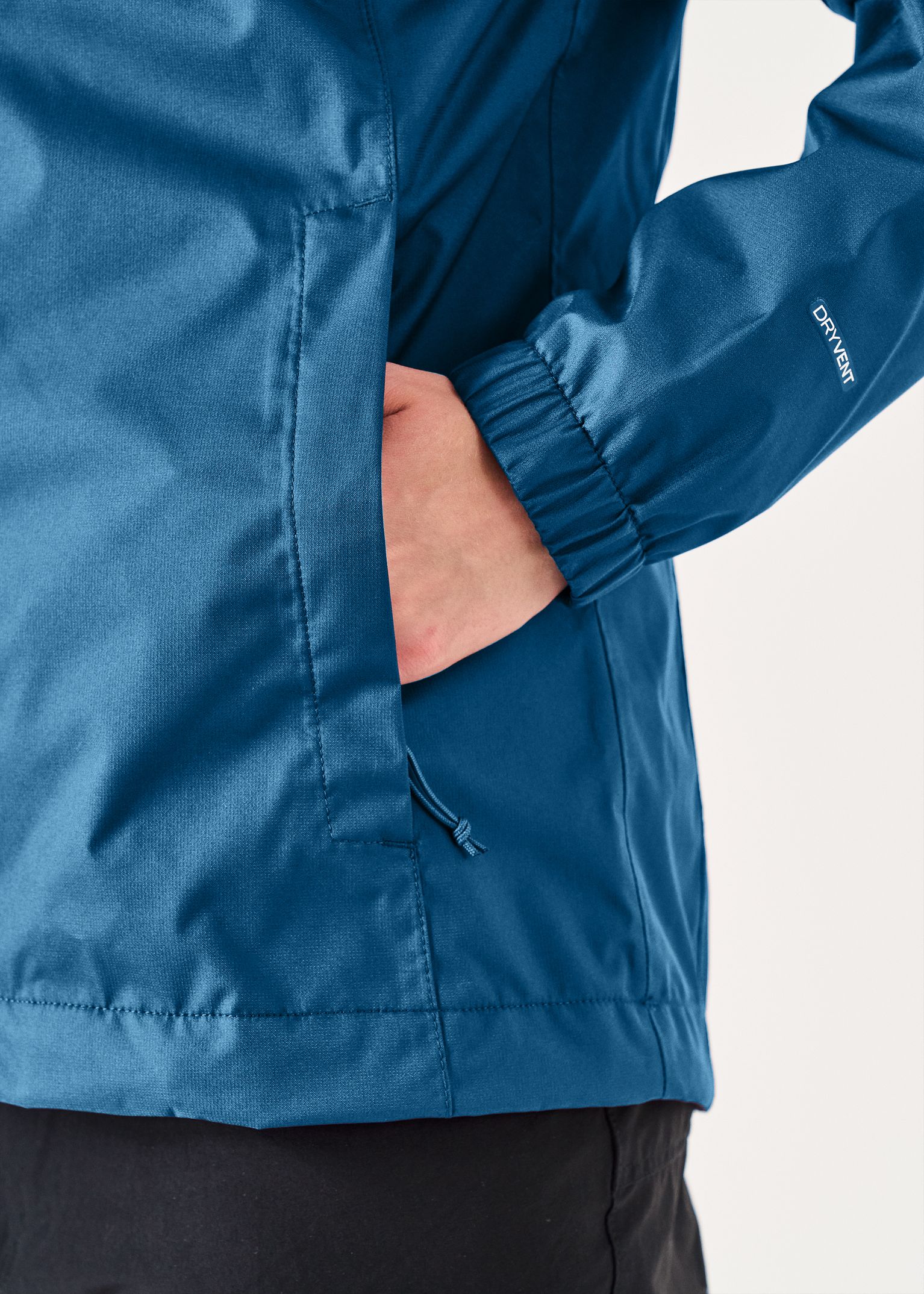 Zipped hand pockets 