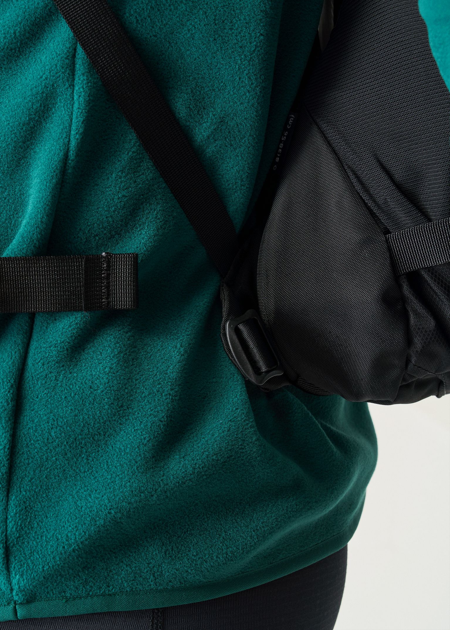 Removable hip belt
