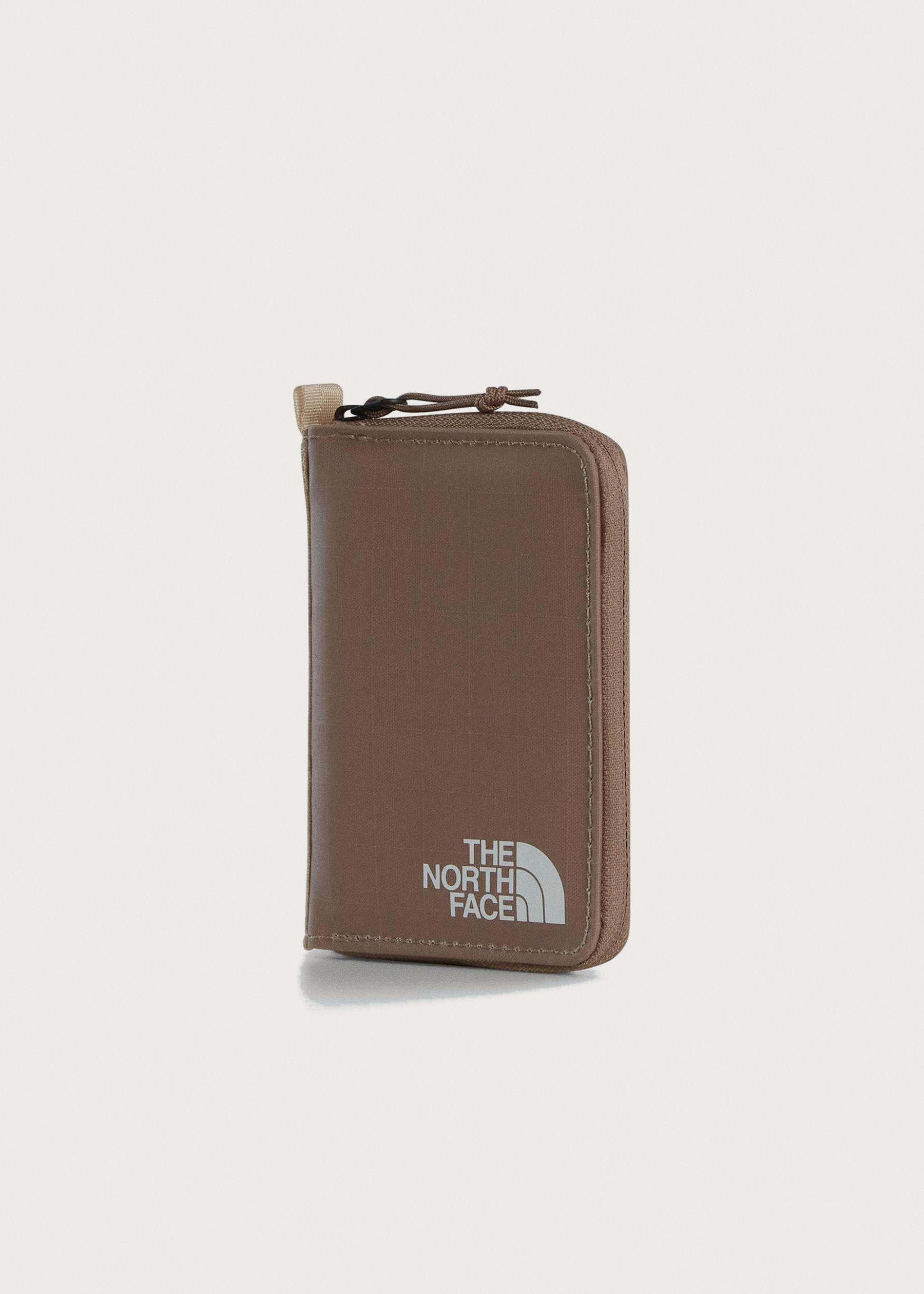 Image - 1 - Base Camp Voyager Wallet