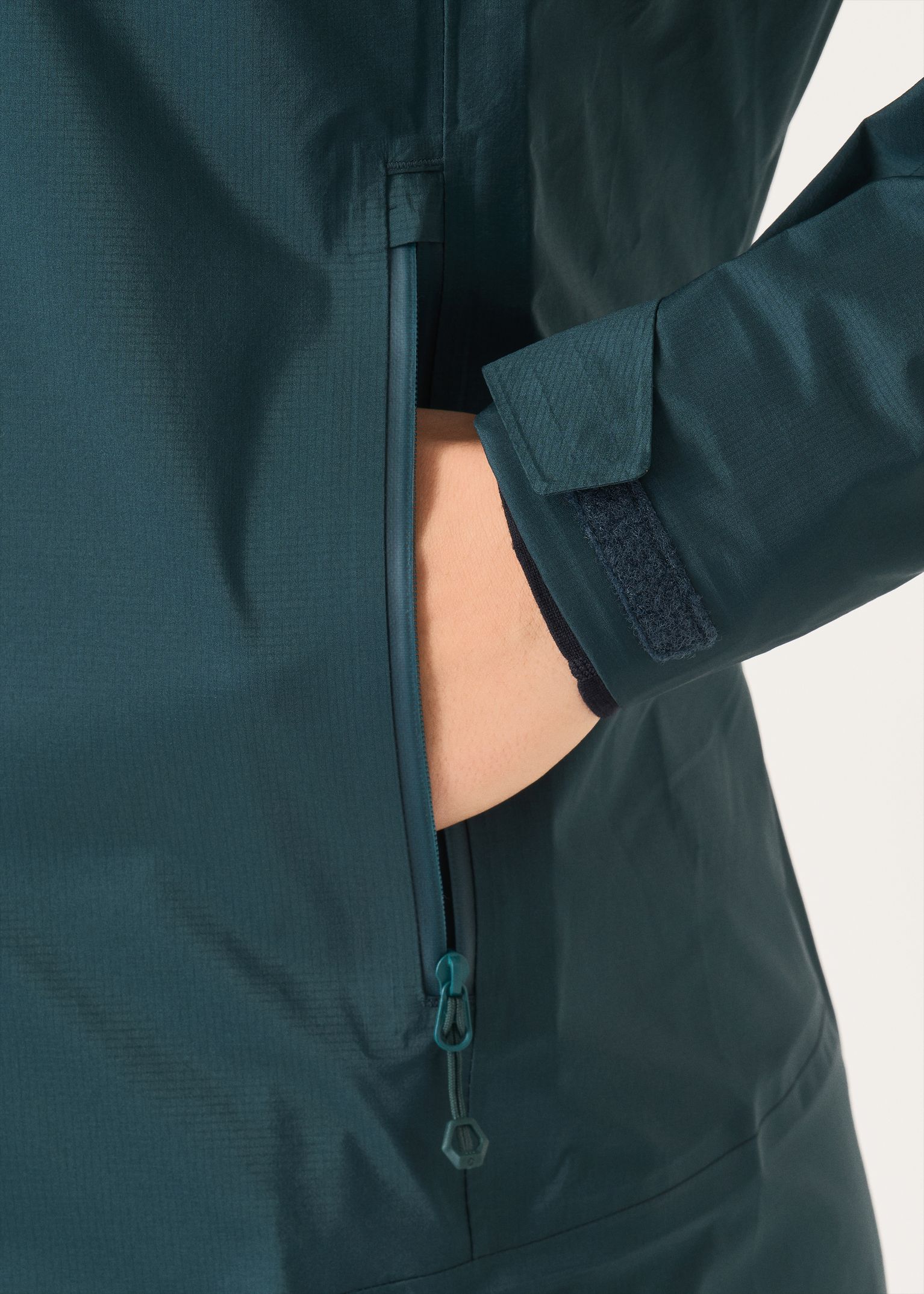AquaGuard zipped hand pockets
