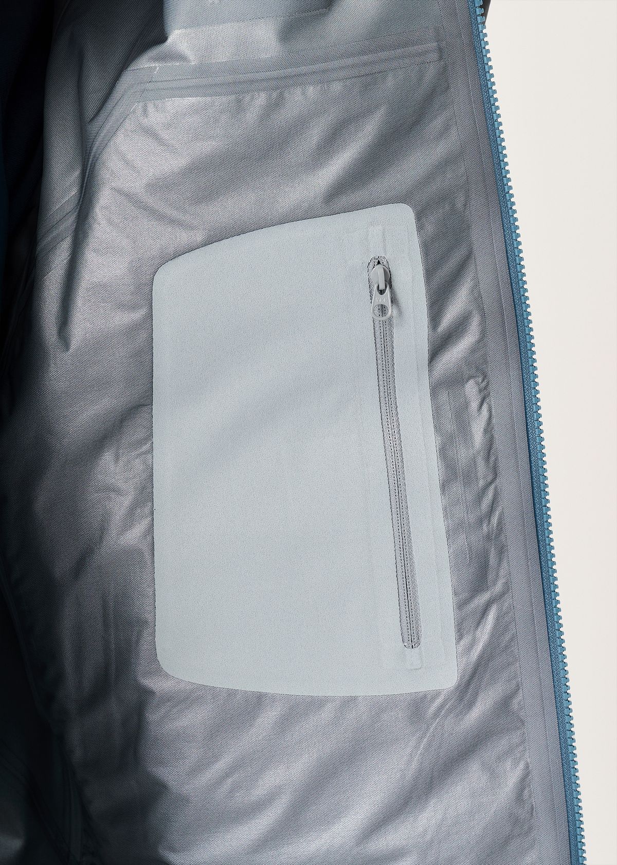 Internal zipped pocket 