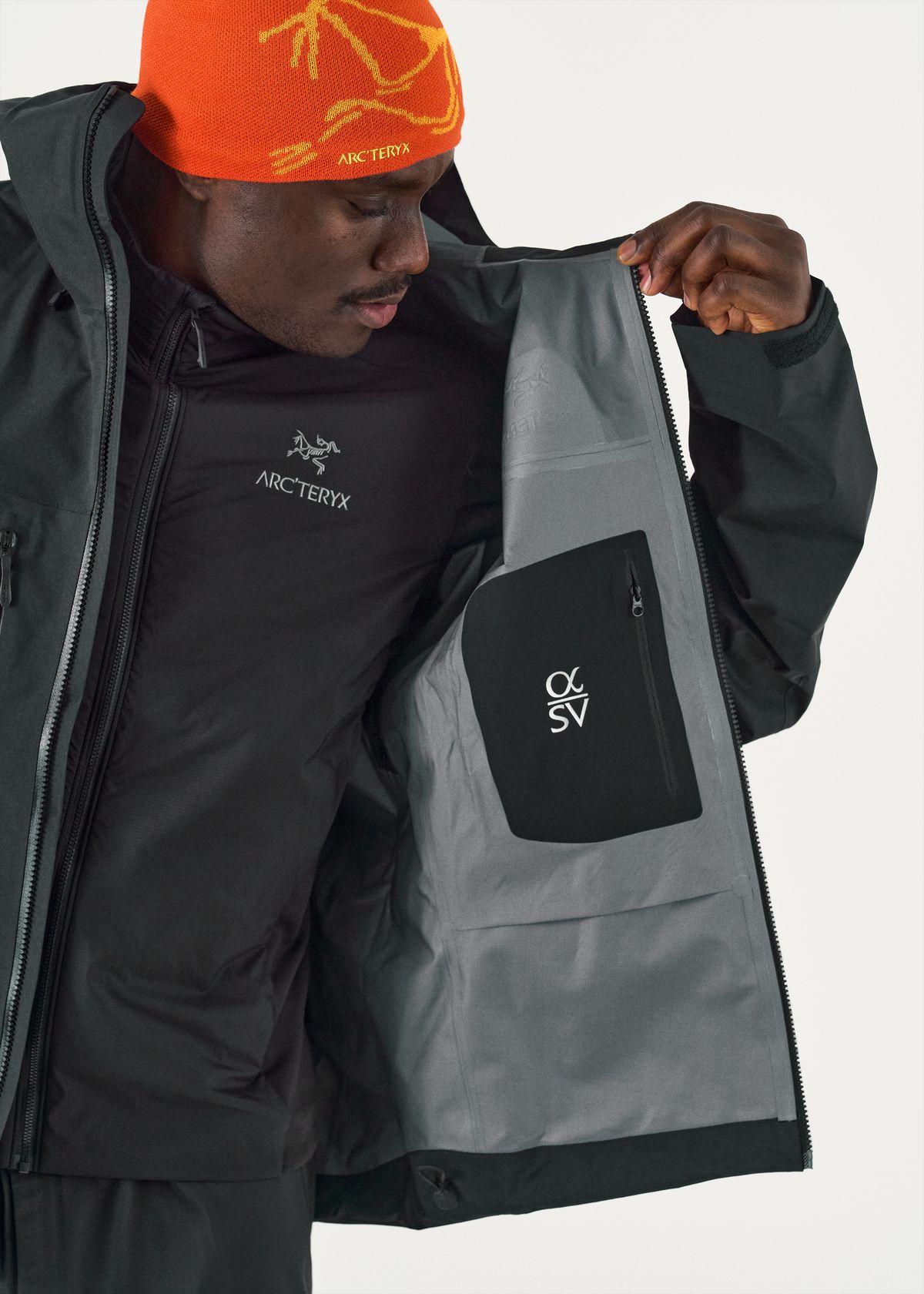  Internal zipped pocket