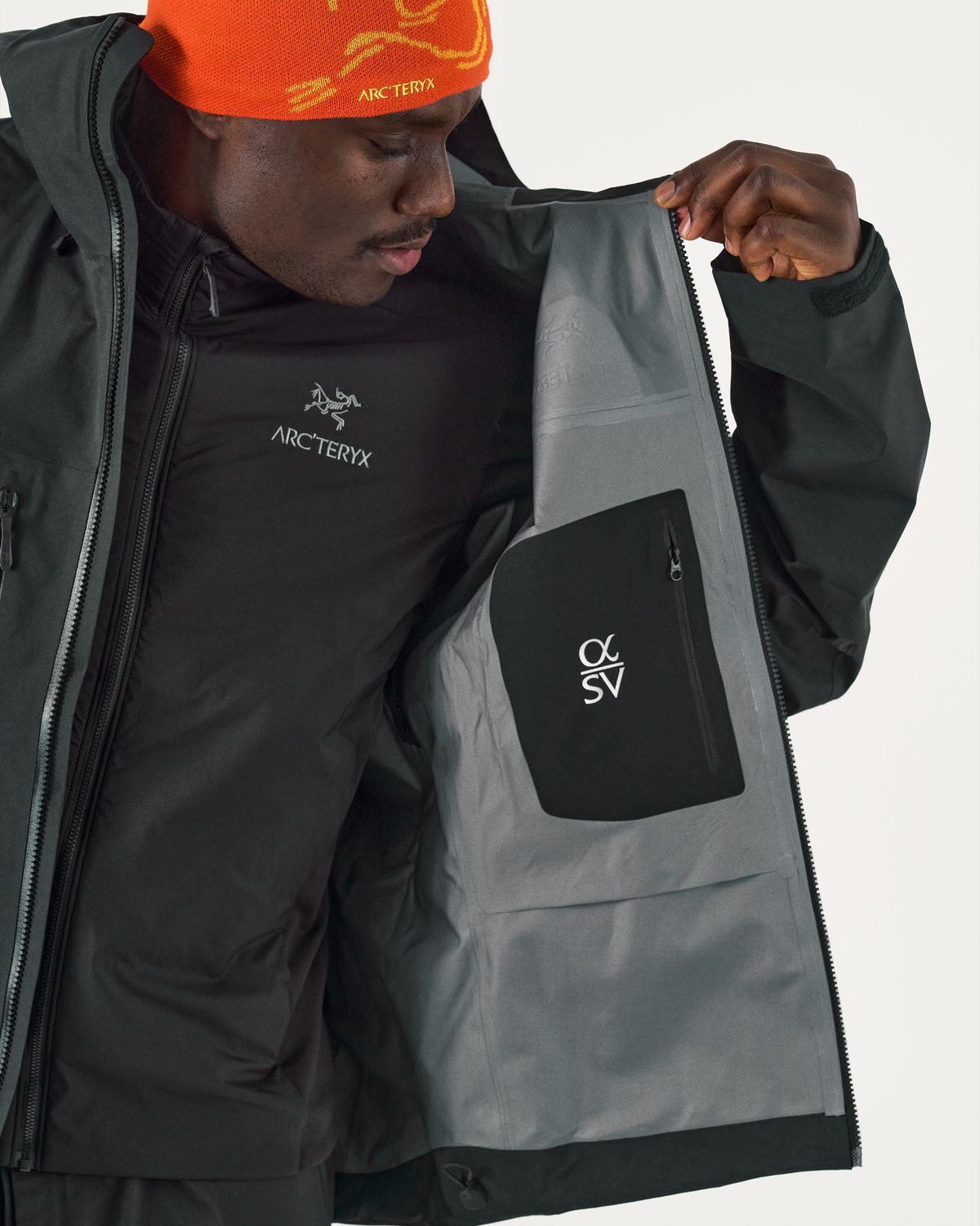  Internal zipped pocket