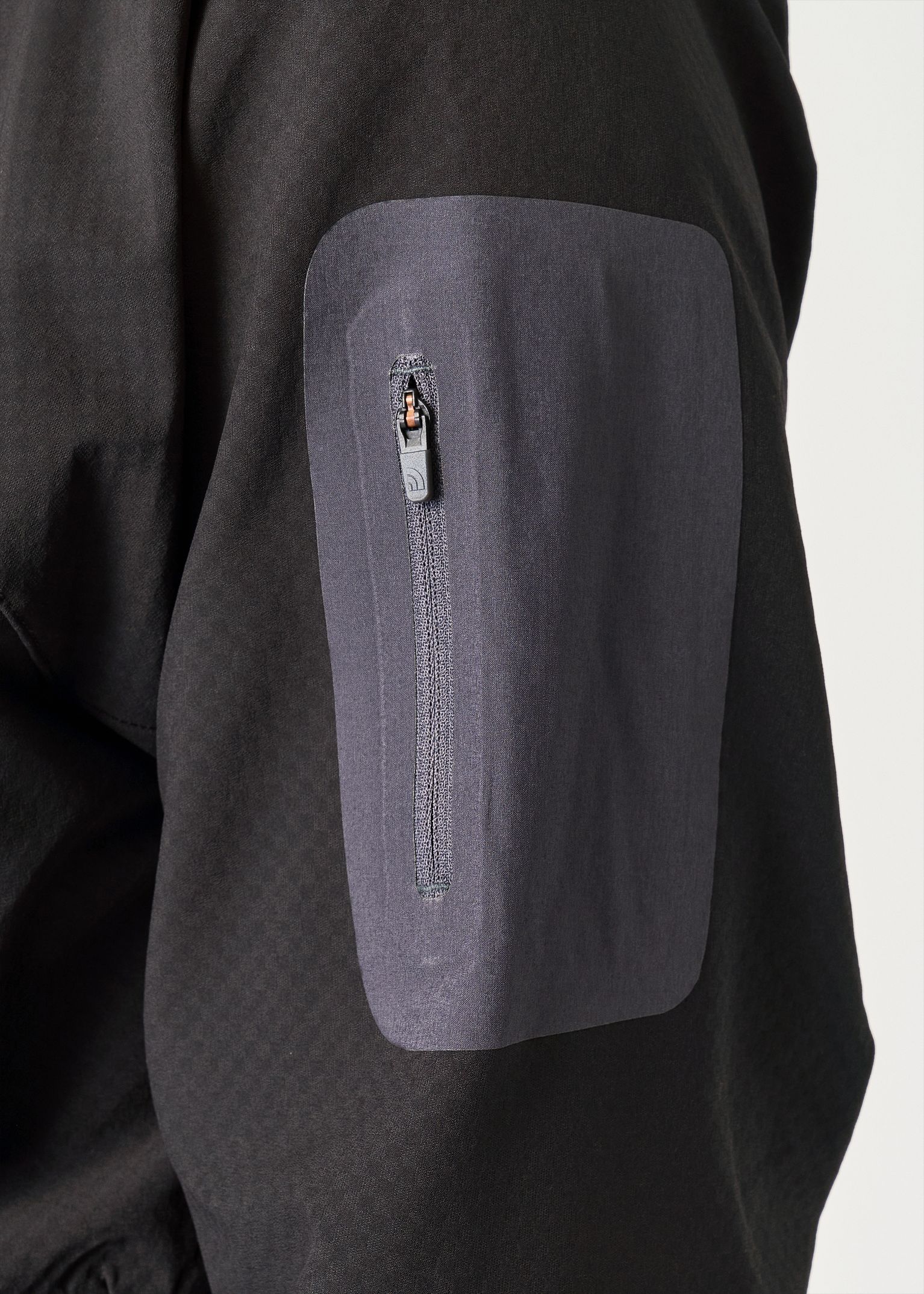 Zipped sleeve pocket