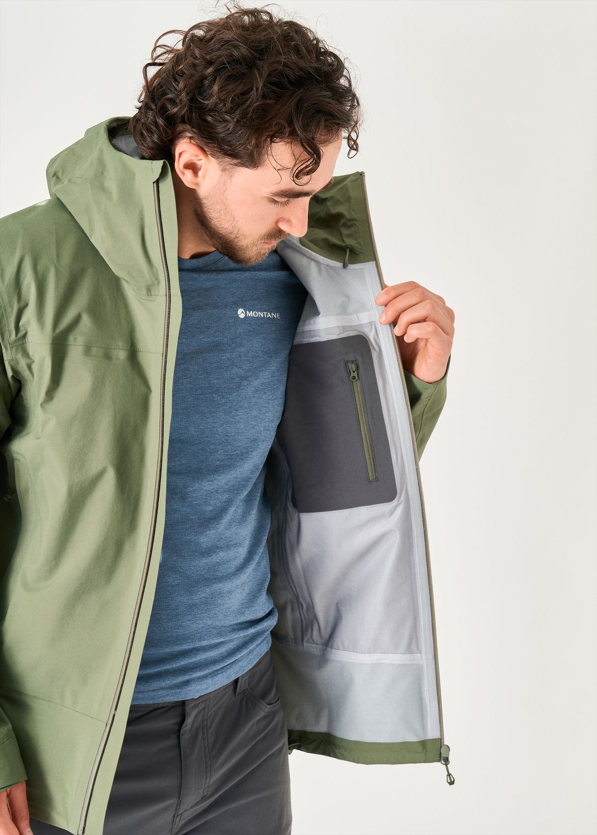 Internal zipped pocket