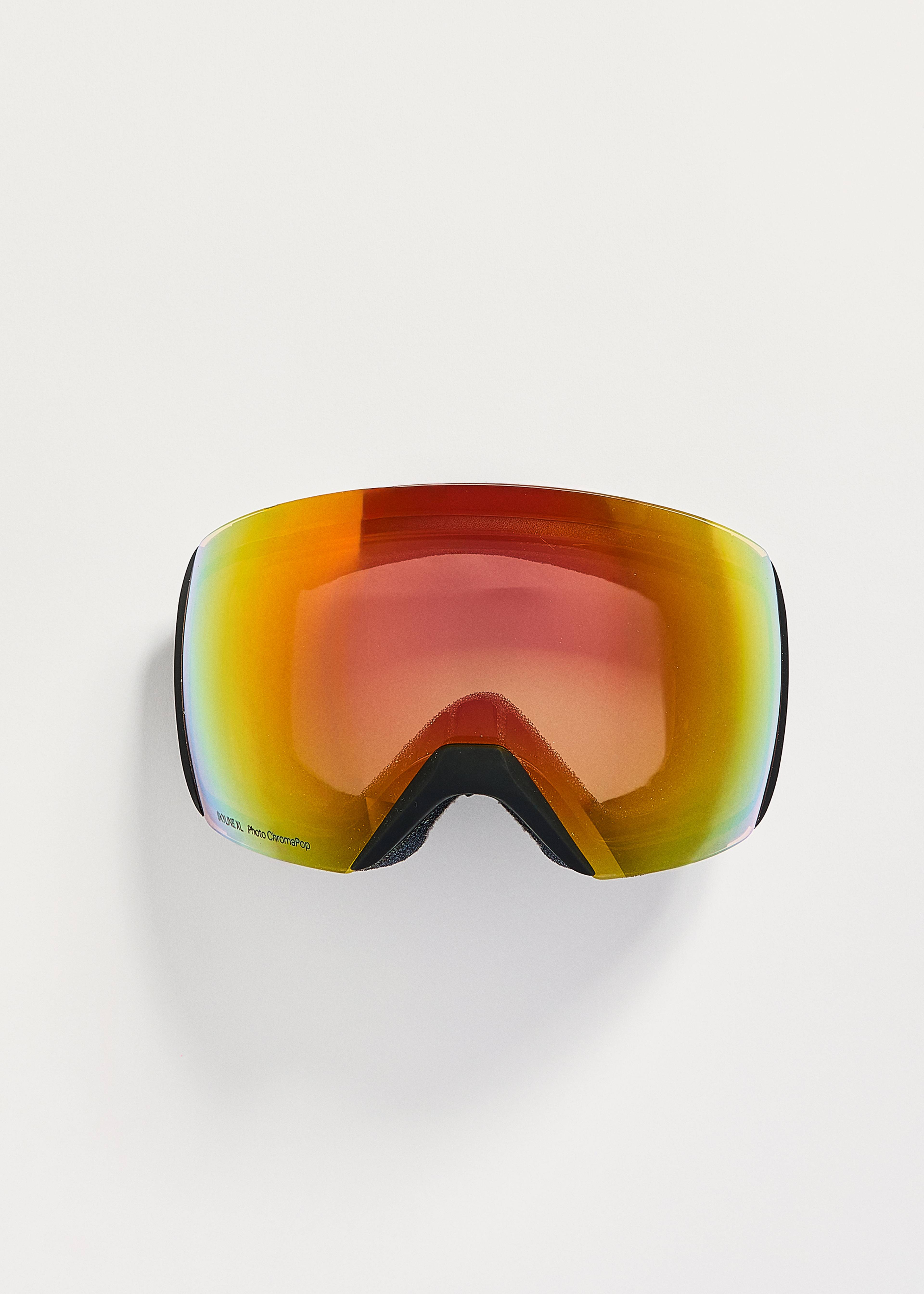 Smith Skyline XL Black / ChromaPop Pro Photochromic Red Mirror Goggles