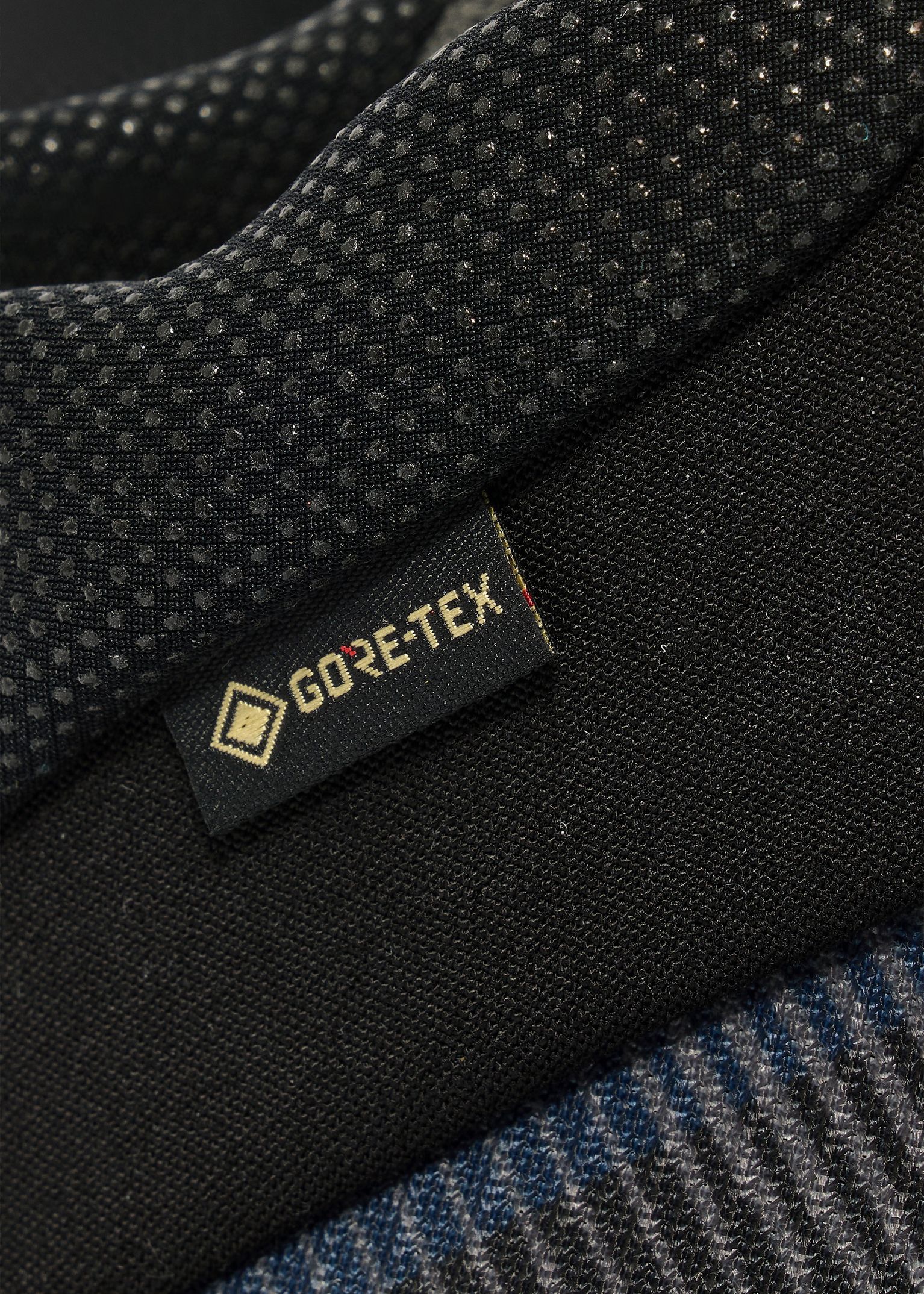 GORE-TEX Extended Comfort waterproof protection