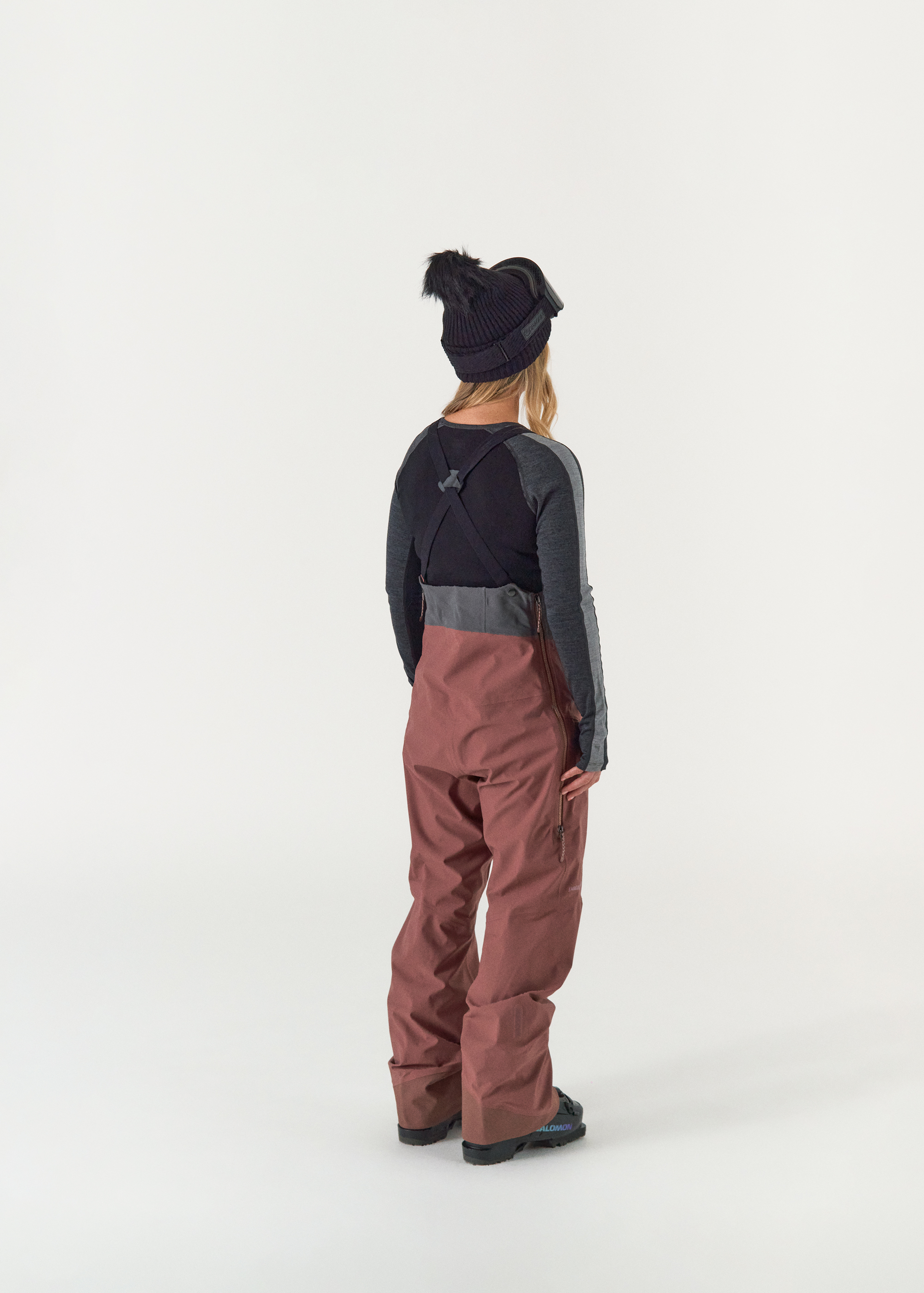 320310959_model_ellisbrigham_0
