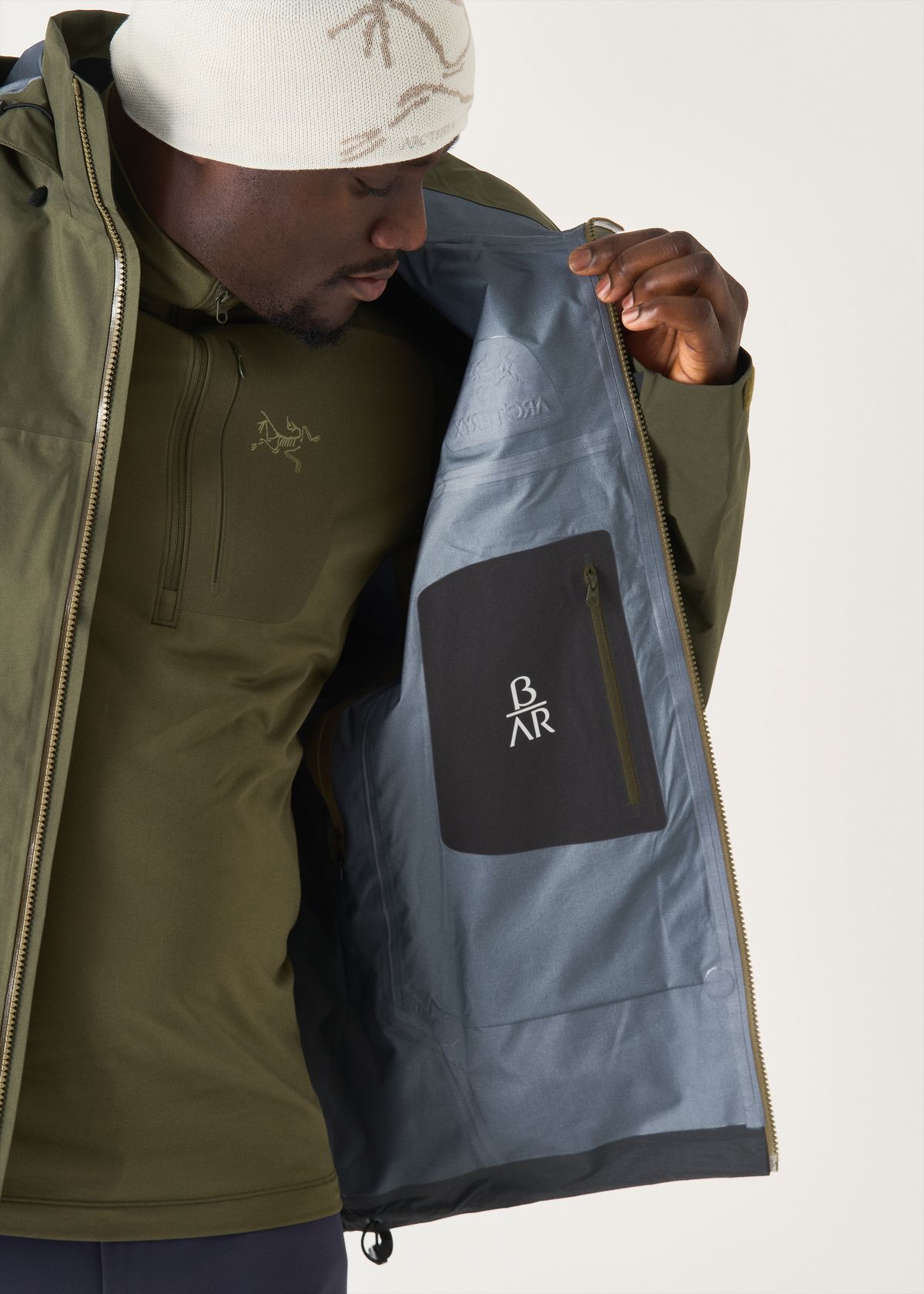 Internal zipped pocket