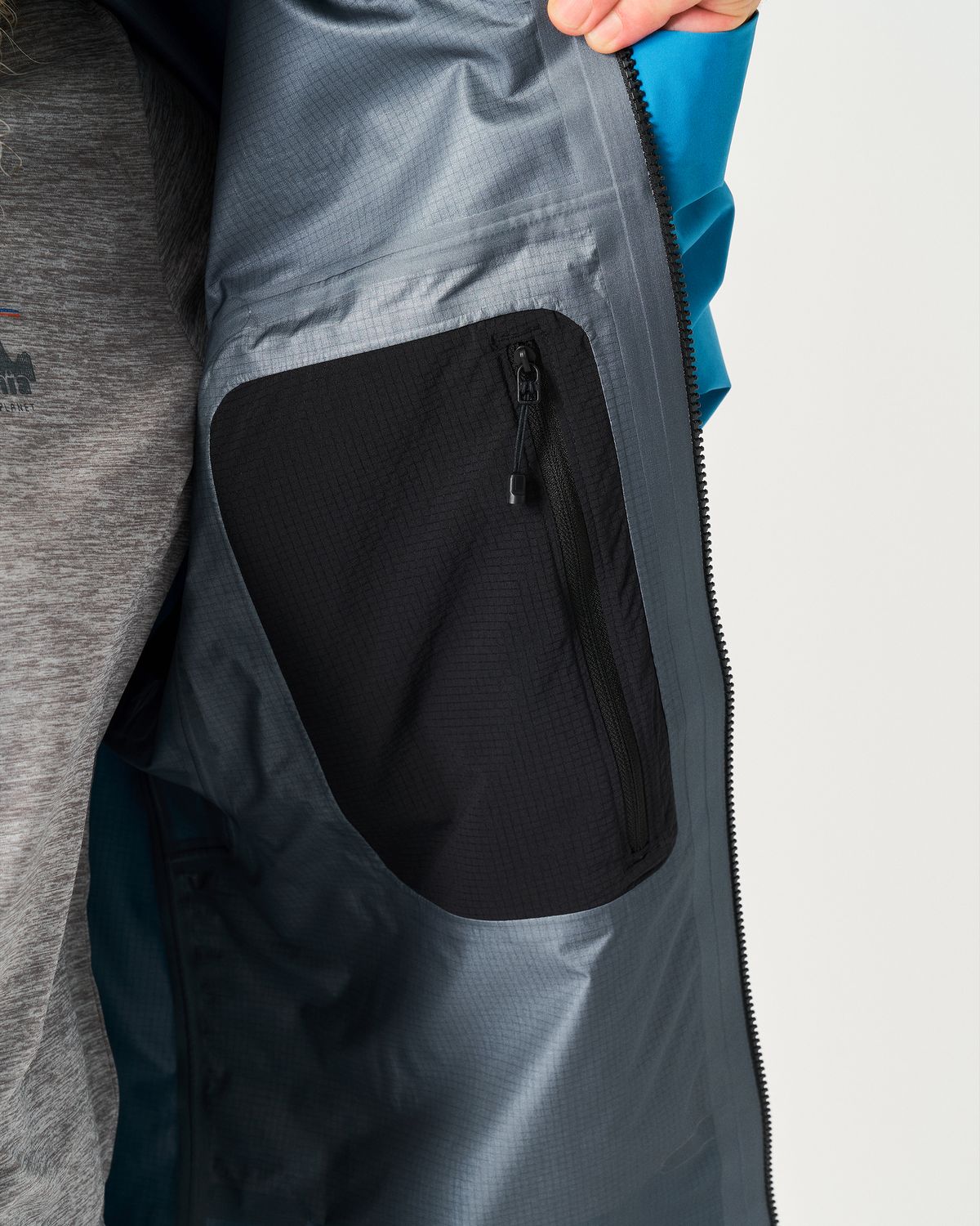 Internal zipped pocket