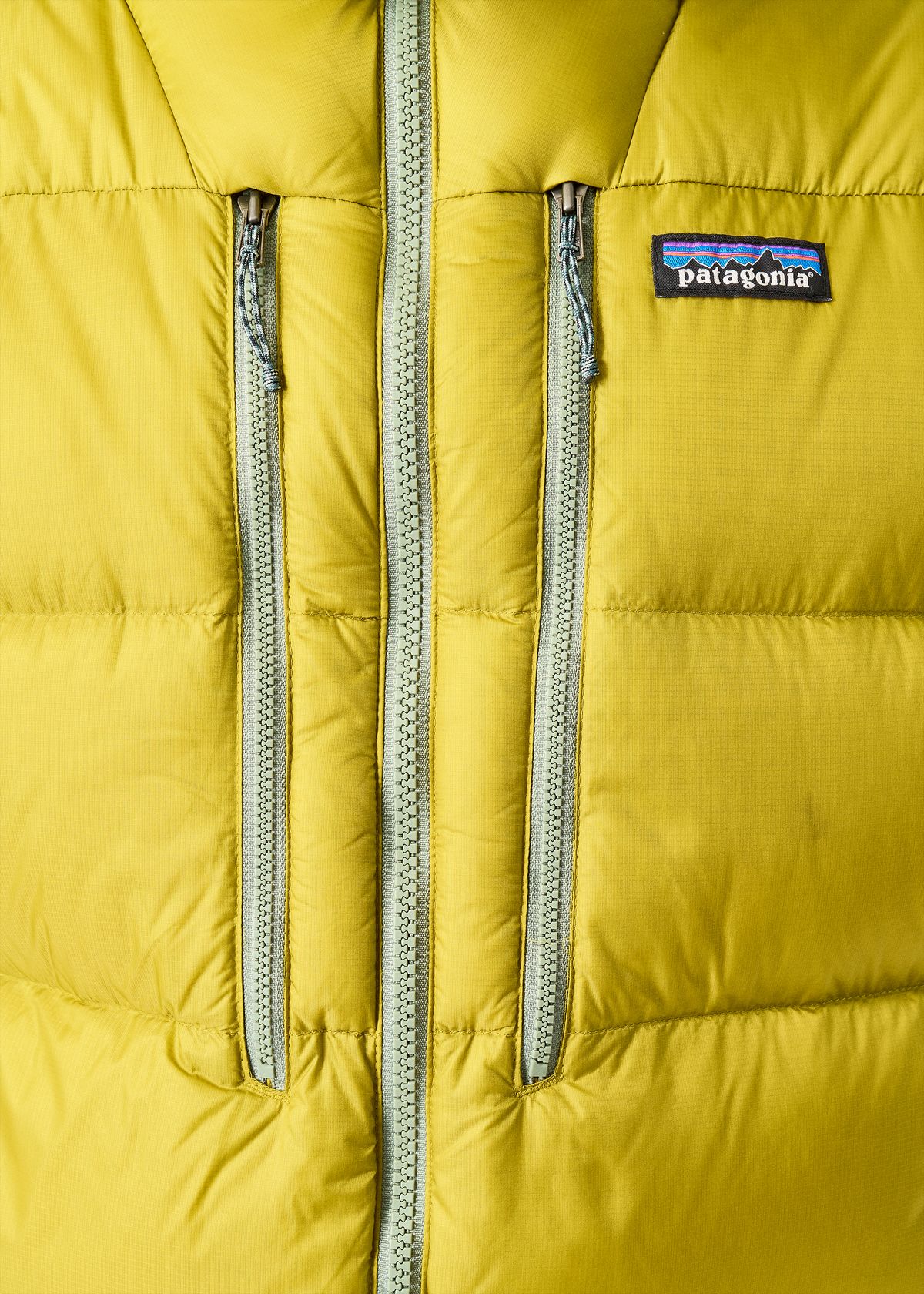  Zipped chest pockets