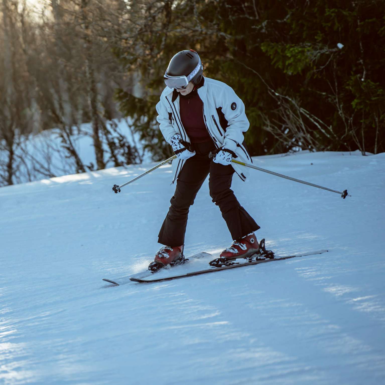 Image of Gutsy Girls: Beginners Downhill Skiing in Sweden