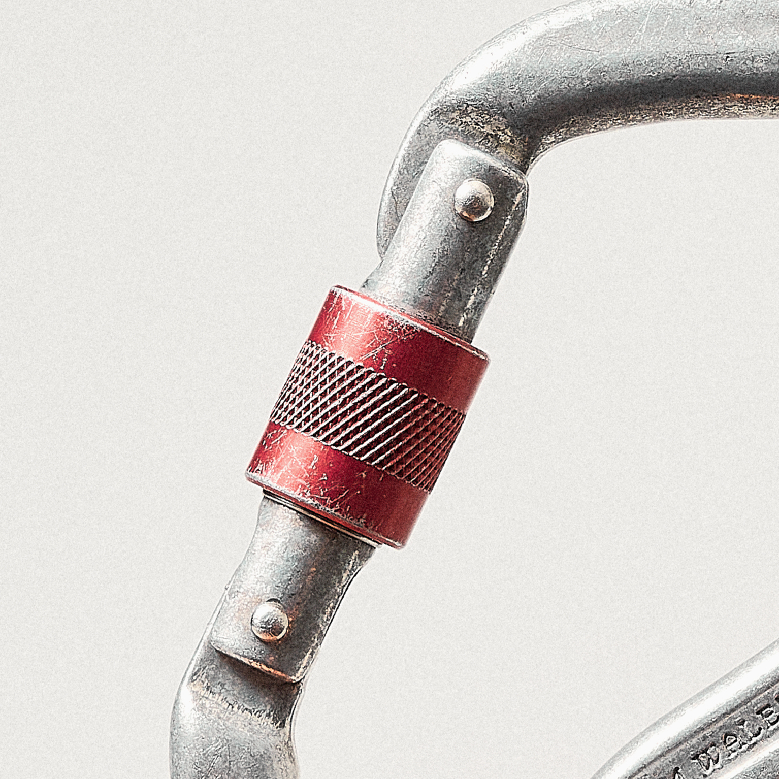 Image of Excessive sideways movement in locking gates