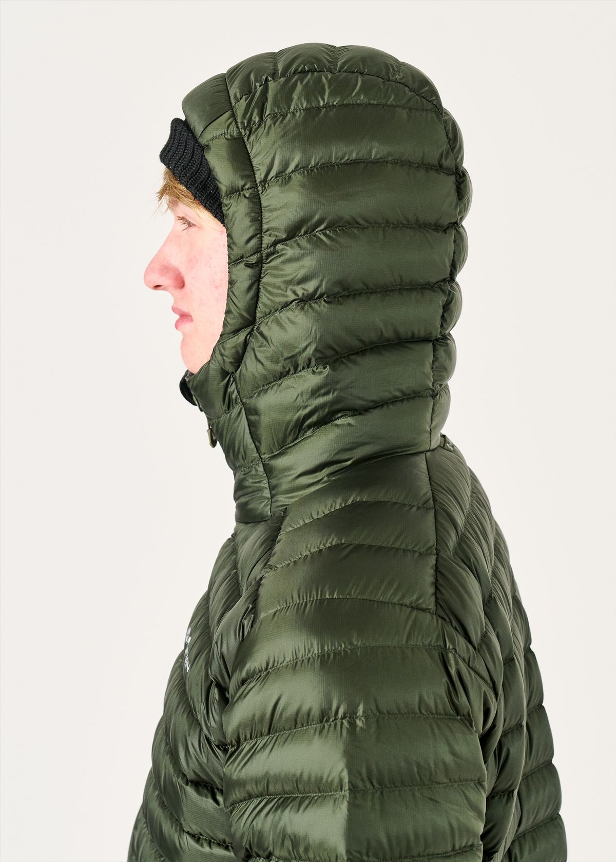  Adjustable insulated hood 