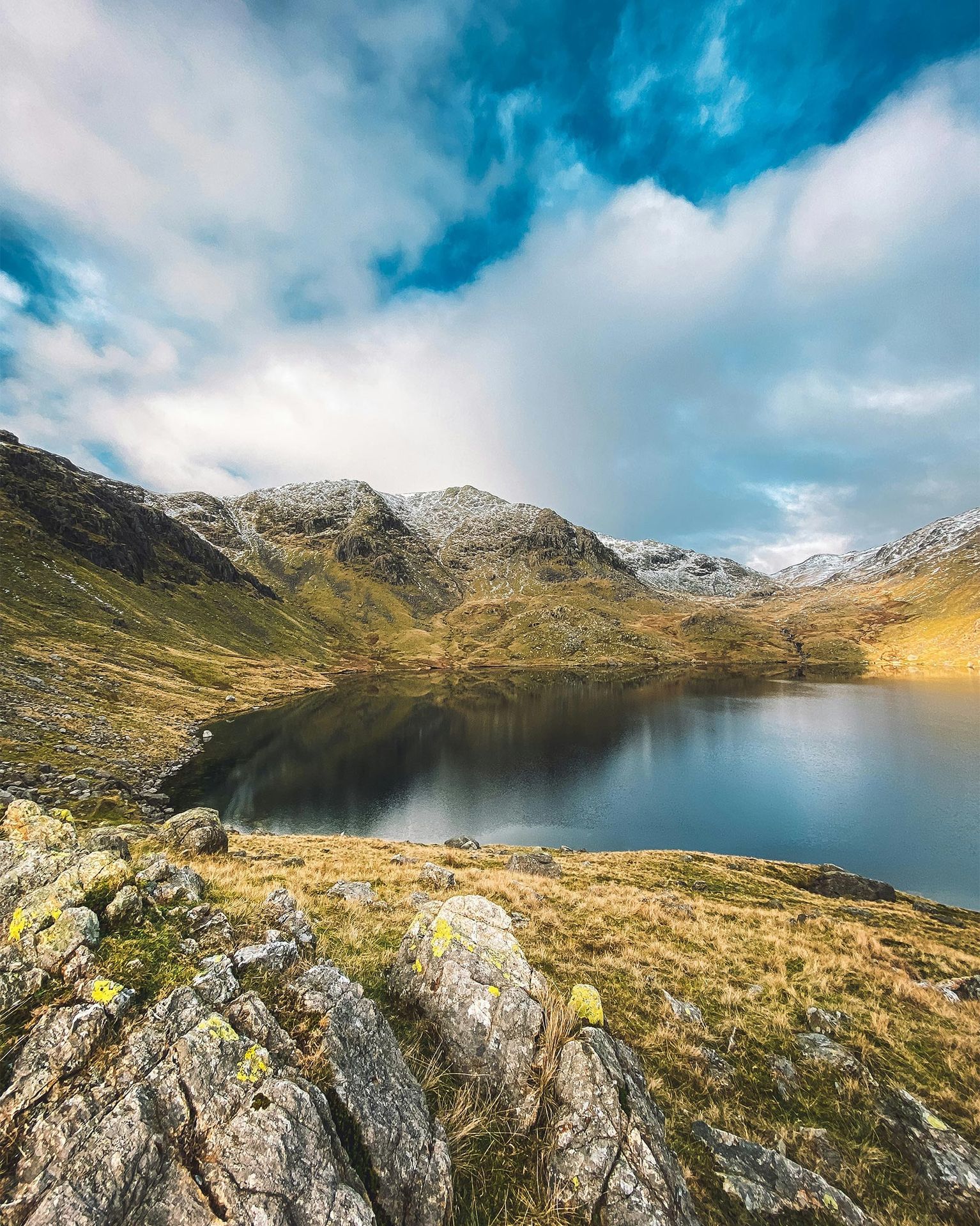 Scenic view of a lake surrounded by hills