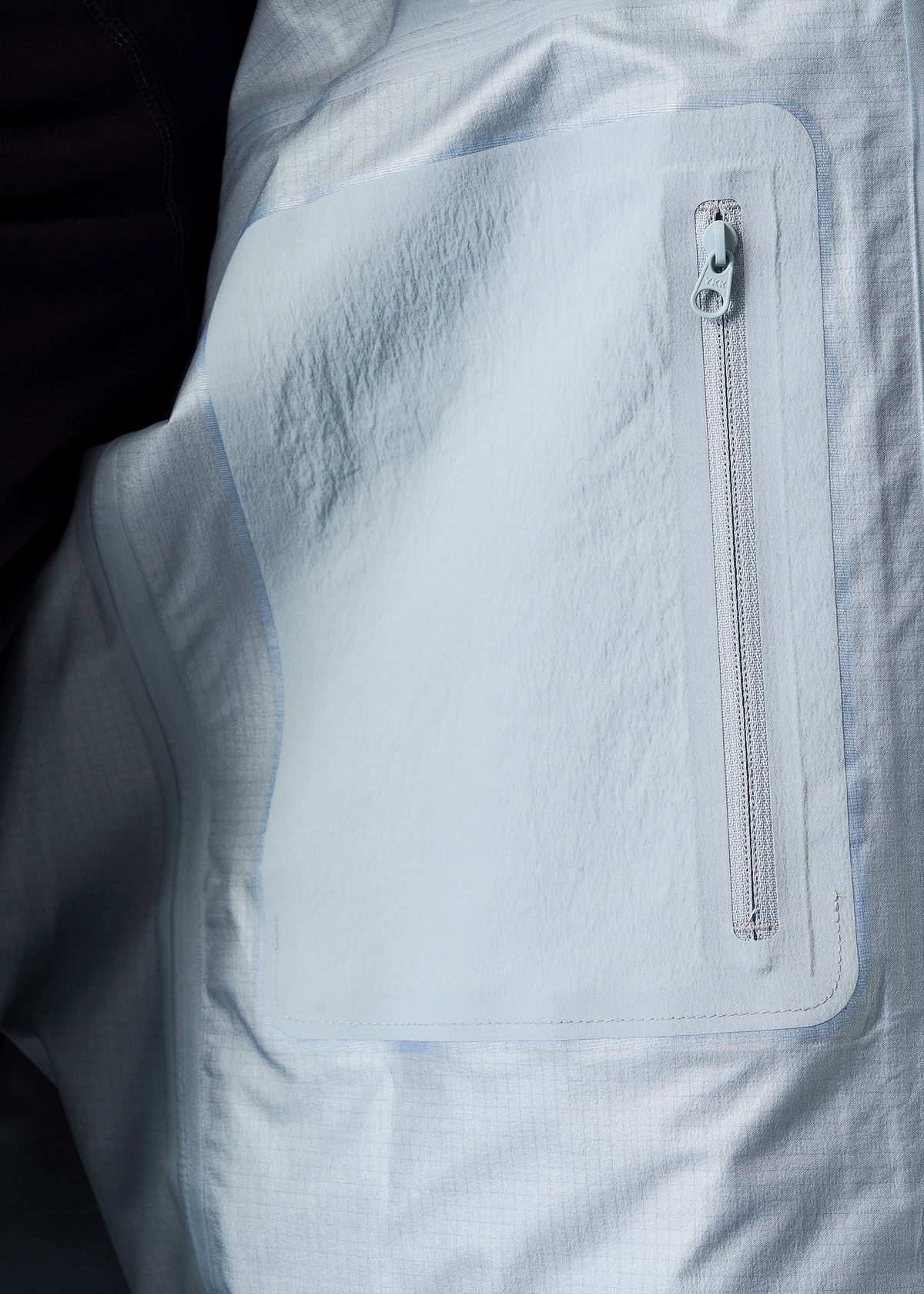 Internal zipped pocket