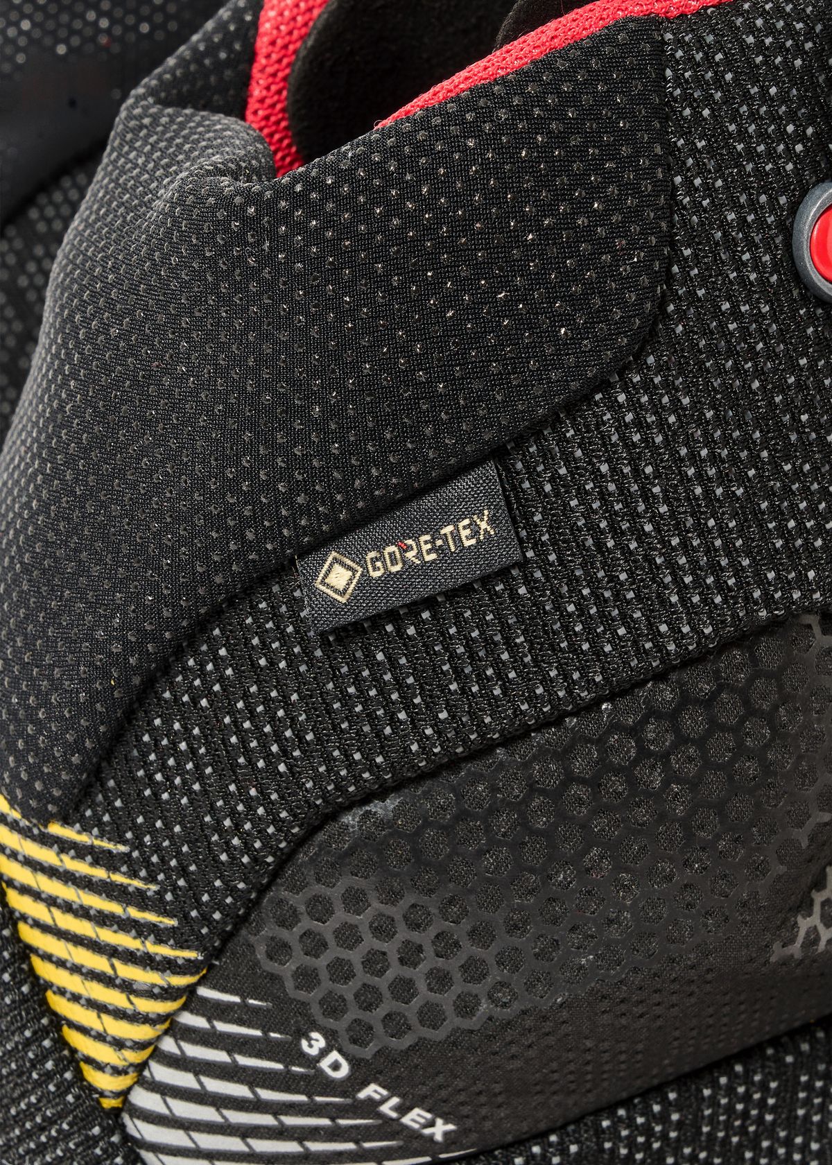 GORE-TEX Performance Comfort waterproof protection