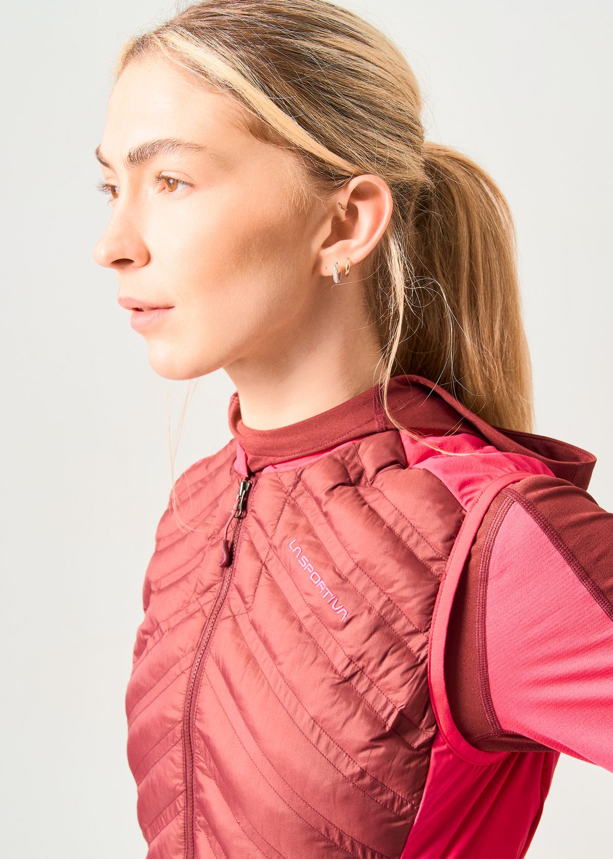 Elasticated armholes