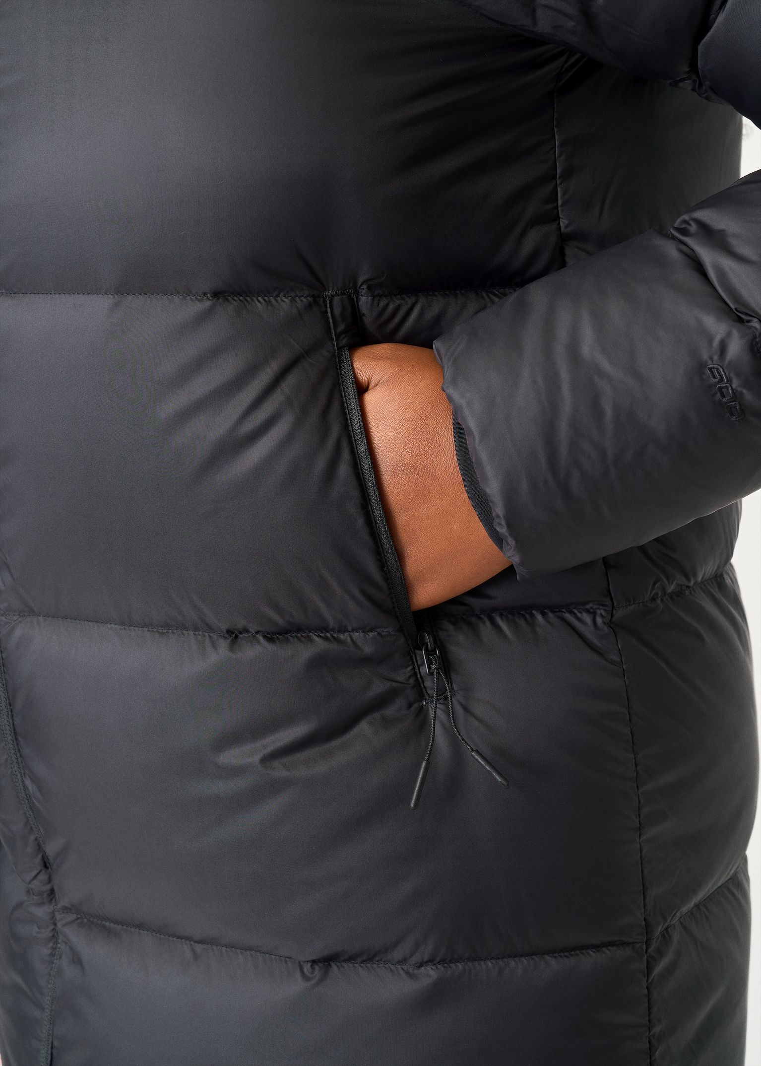 Zipped hand pockets